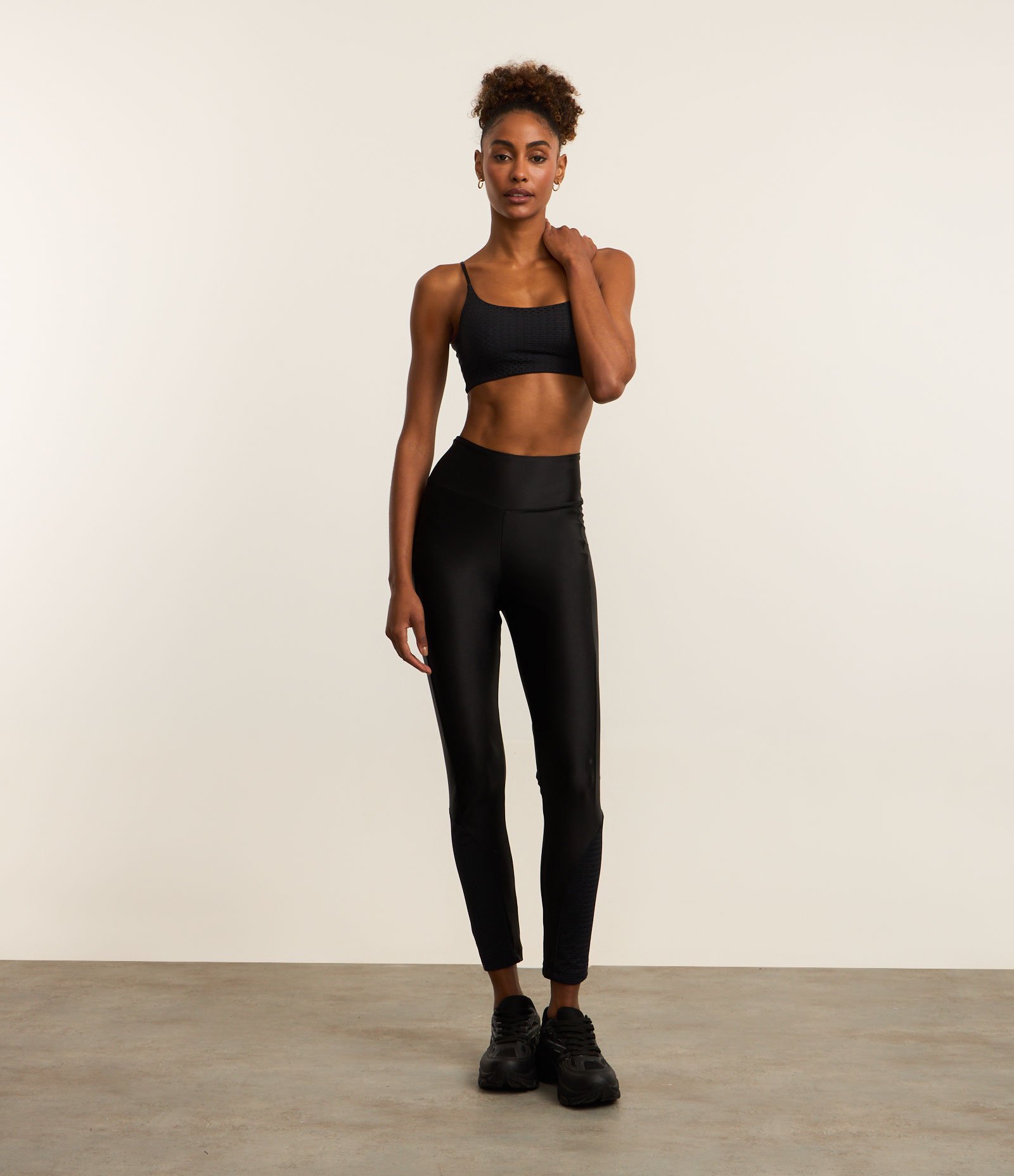 Calça Legging Esportiva em Microfibra com Recorte Texturizado Preto 4