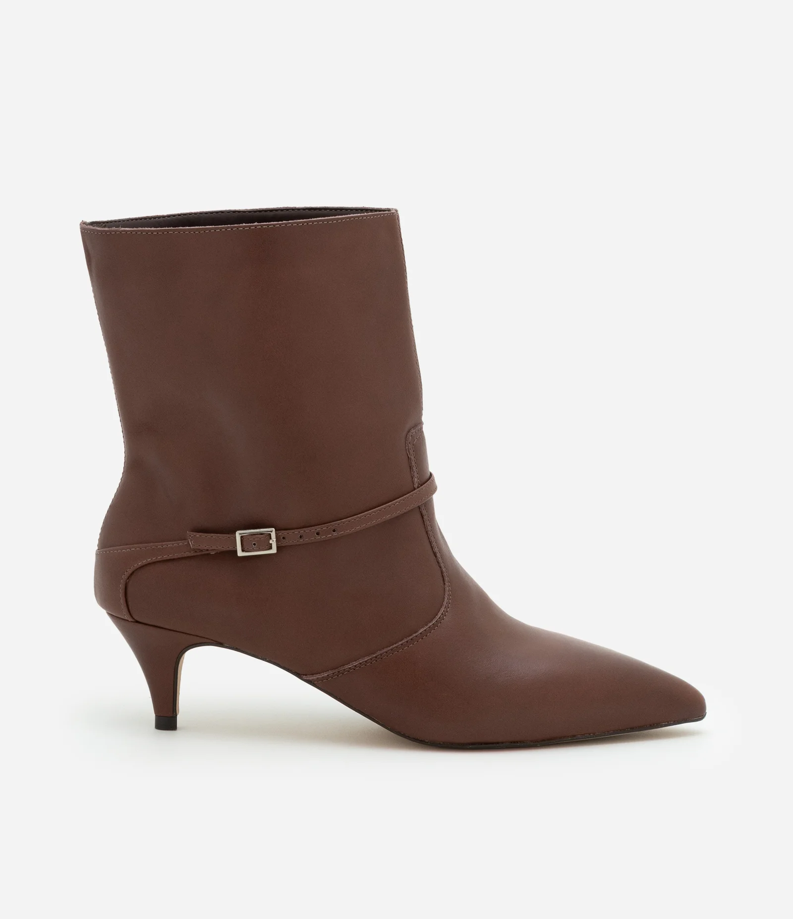 Bota Cano Médio em Couro com Bico Fino e Mini Fivela na Lateral Marrom 1