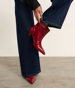 Bota Cano Baixo em PU com Bico e Salto Finos