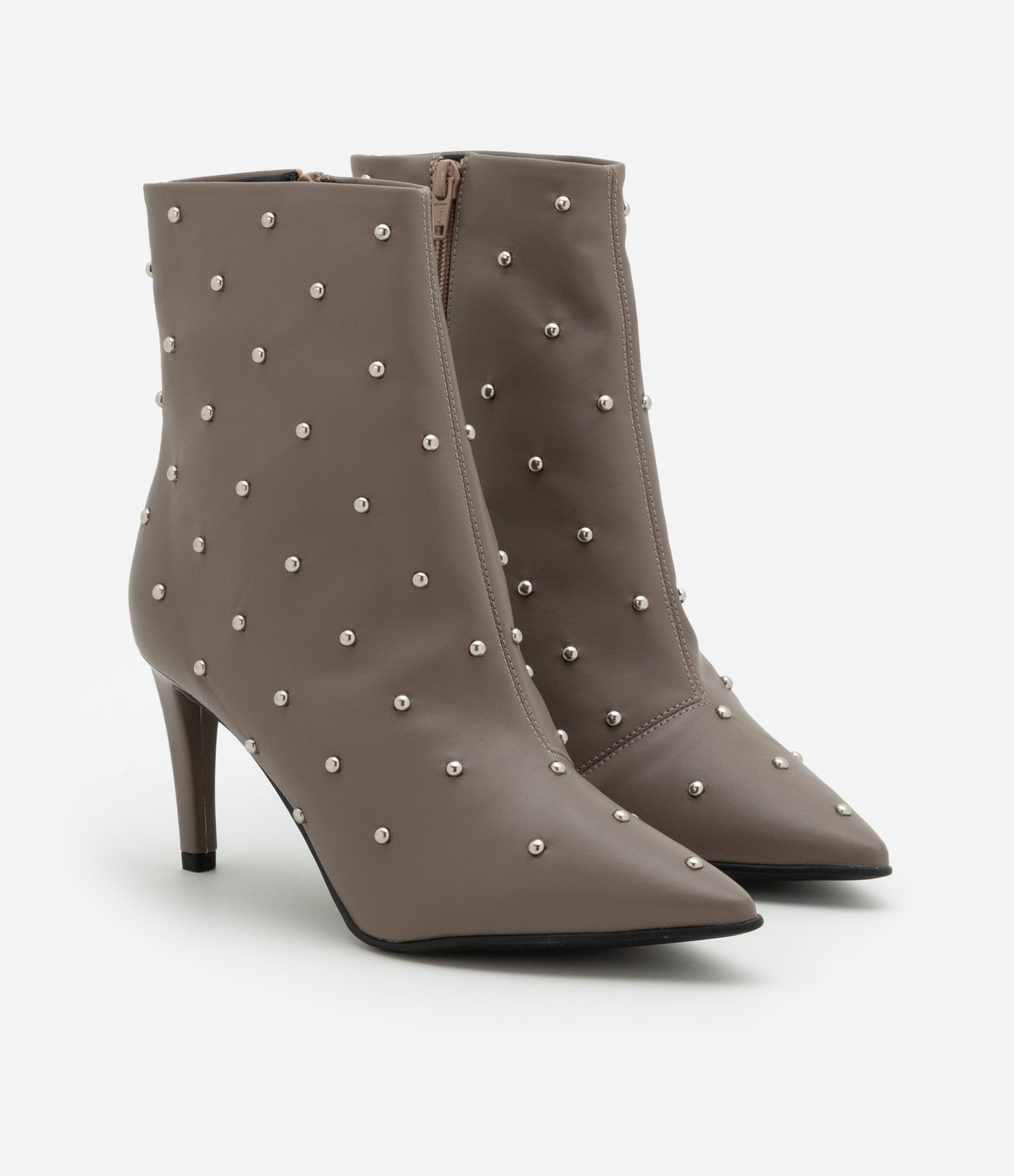 Bota Cano Médio com Bico Fino e Tachinhas Aplicadas Cinza 3