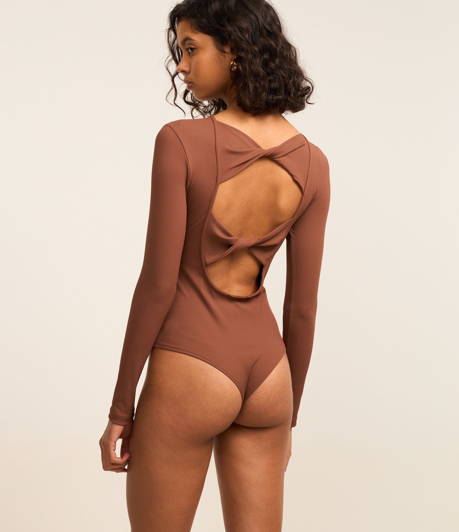 Body Texturizado em Microfibra com Tiras Torcidas nas Costas Marrom 4