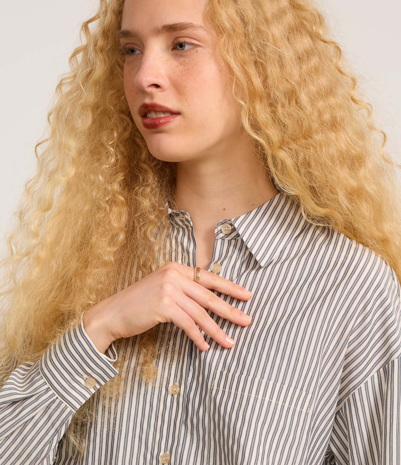 Camisa Alongada em Tricoline Listrada e Punho Largo Azul 3