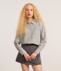 Camisa Alongada em Tricoline Listrada e Punho Largo