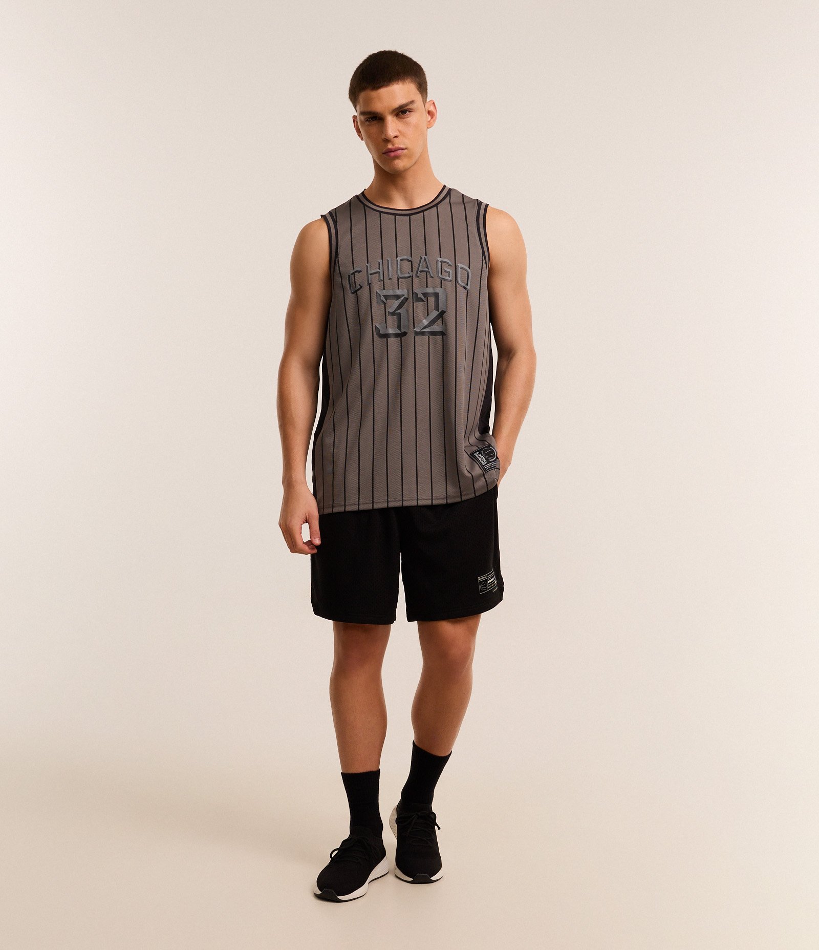 Regata Esportiva de Basquete com Tecnologia Dry e Estampa Lettering Chicago New Cinza 2