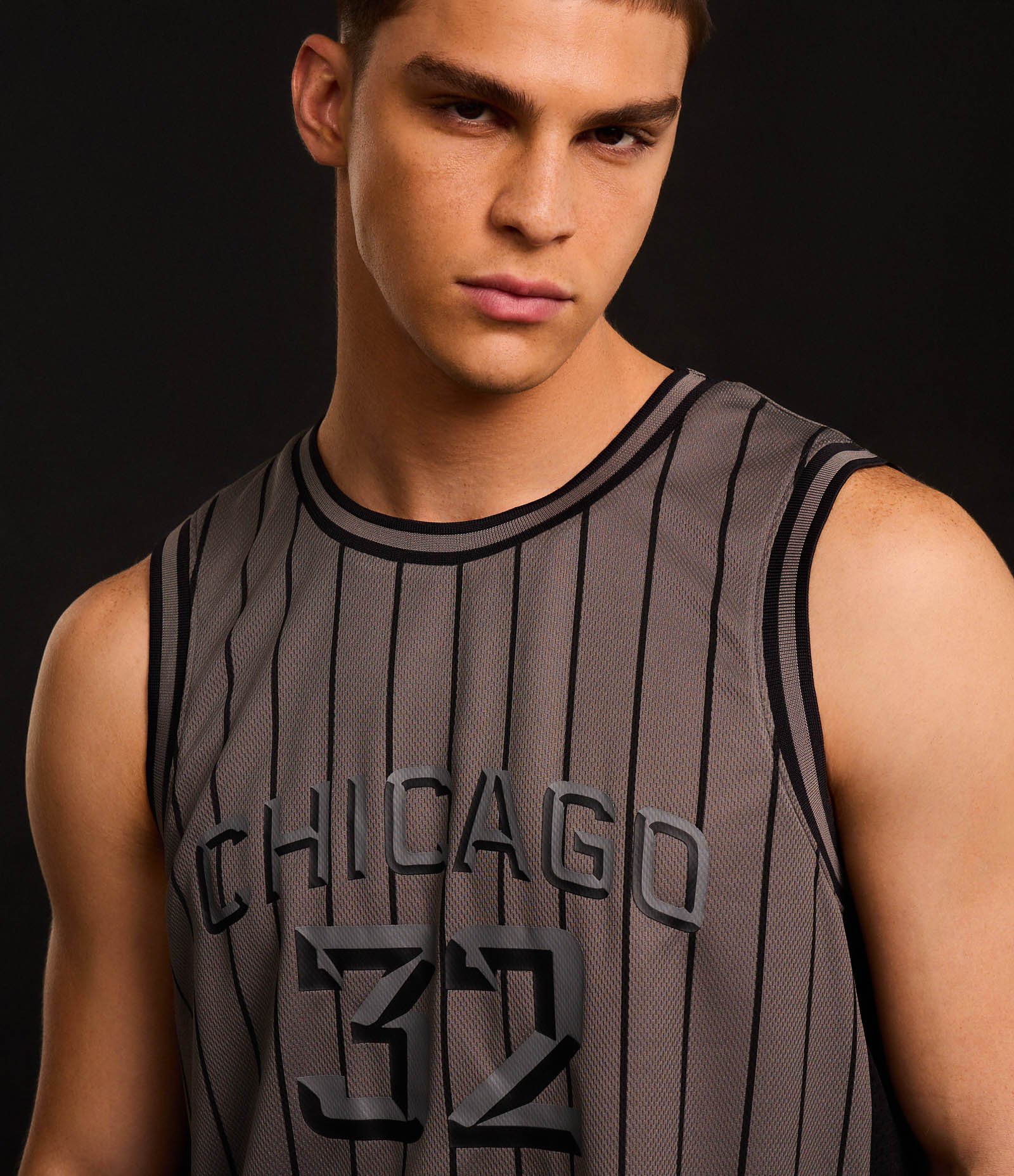 Regata Esportiva de Basquete com Tecnologia Dry e Estampa Lettering Chicago New Cinza 4