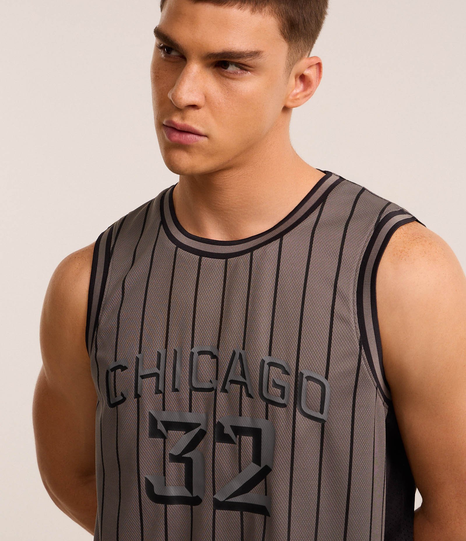 Regata Esportiva de Basquete com Tecnologia Dry e Estampa Lettering Chicago New Cinza 6