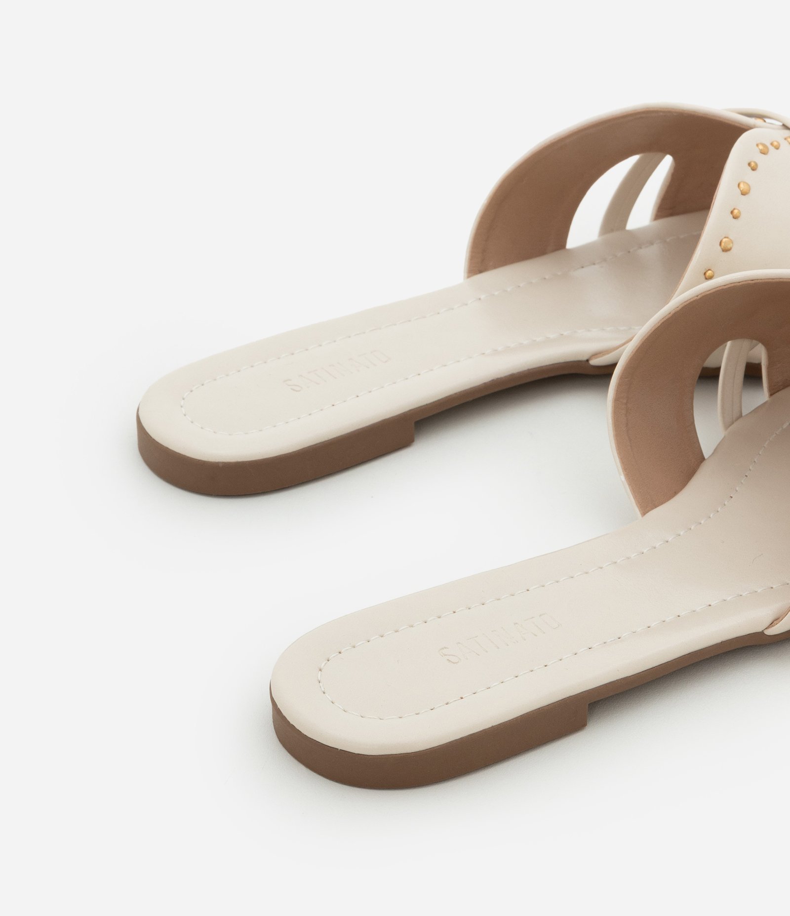 Rasteira Mule em PU com Tachinha Pequenas Off White 3