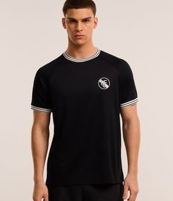 Camiseta Esportiva Regular em Ribana com Estampa Localizada e Tecnologia Dry