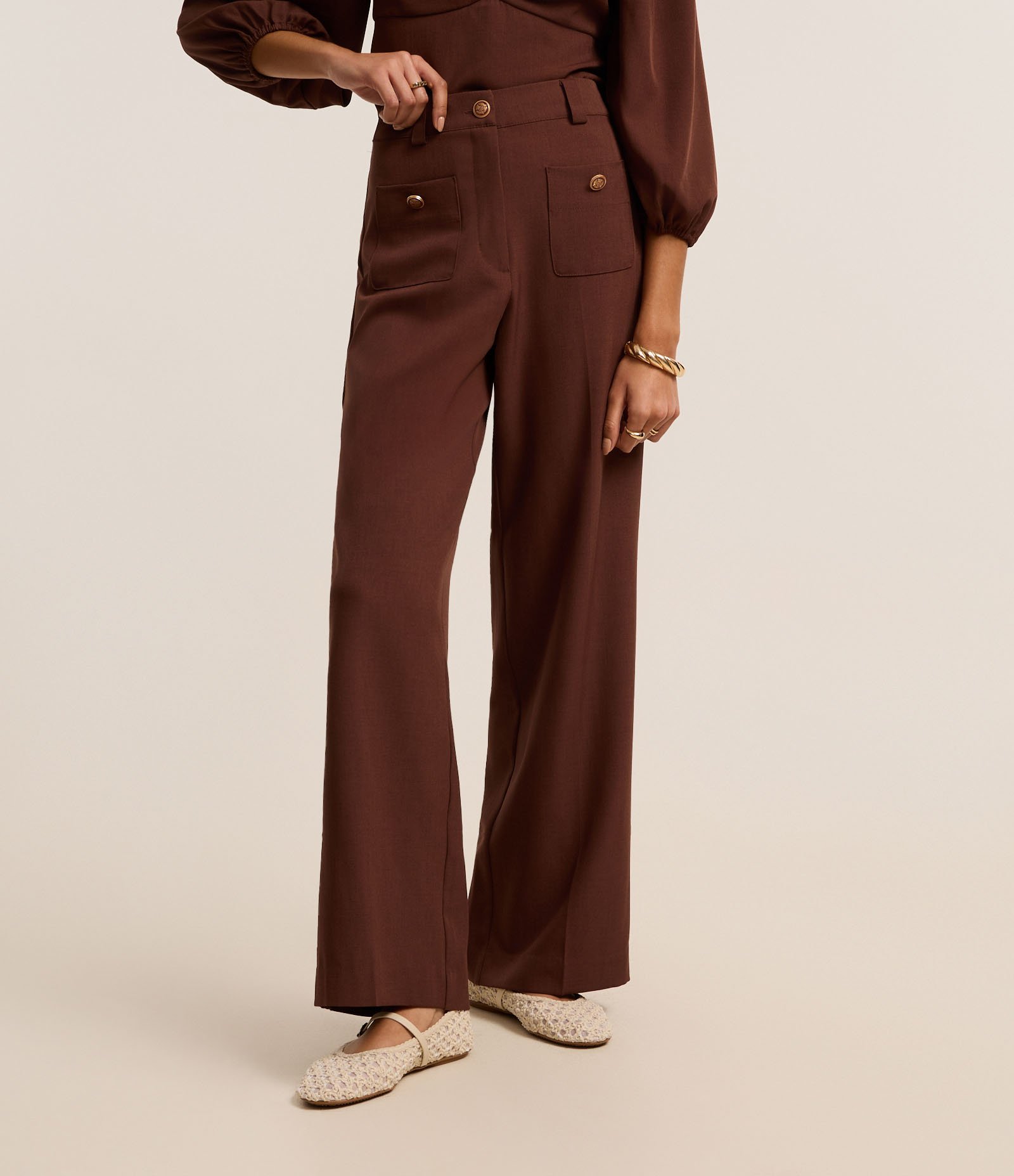 Calça Reta Alfaiatada Cintura Alta com Botões de Brasão Marrom 3