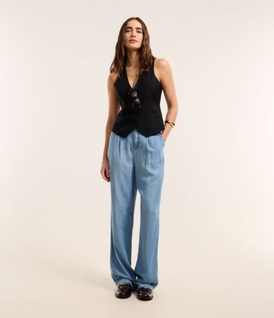 Calça Pantalona em Jeans com Pregas Calça Pantalona em Jeans com Pregas