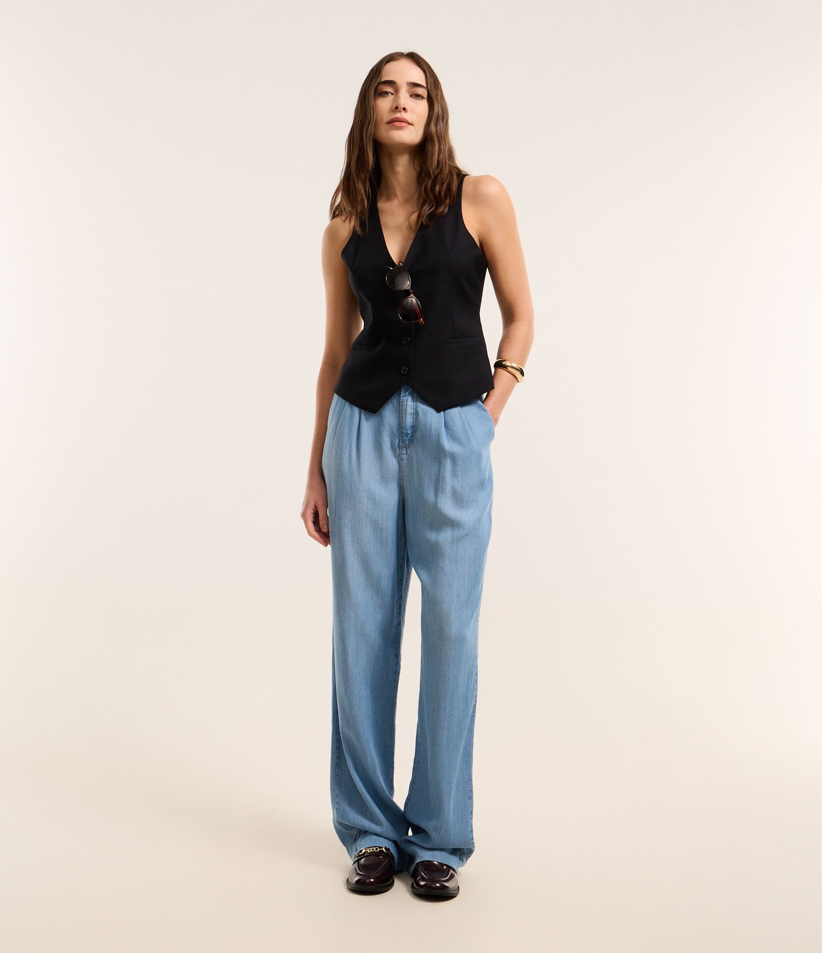 Calça Pantalona em Jeans com Pregas Azul 1