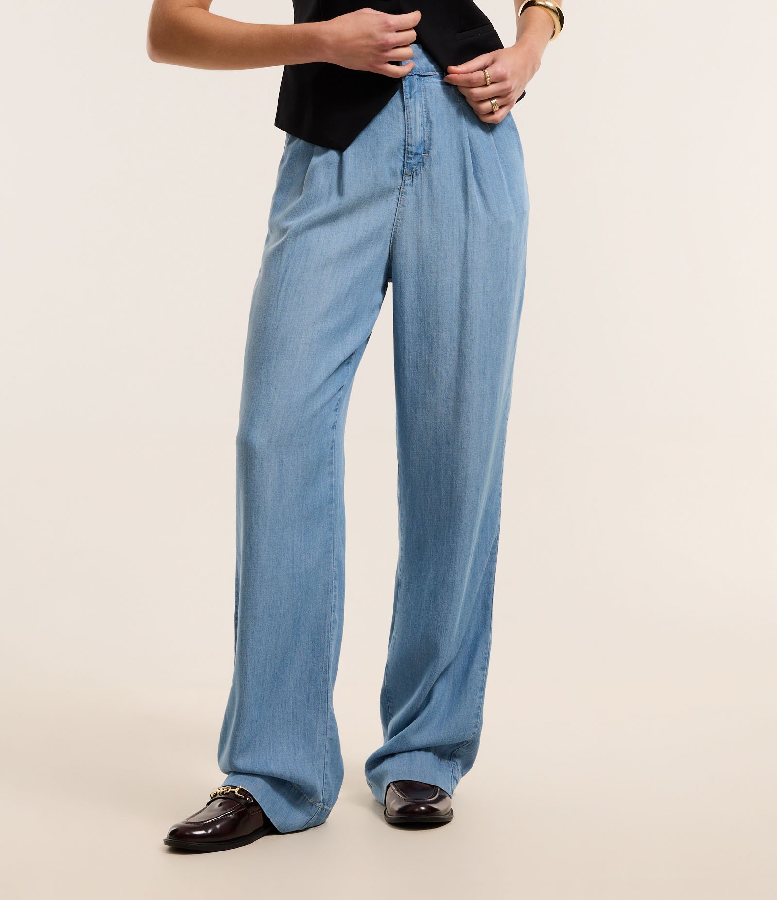 Calça Pantalona em Jeans com Pregas Azul 3