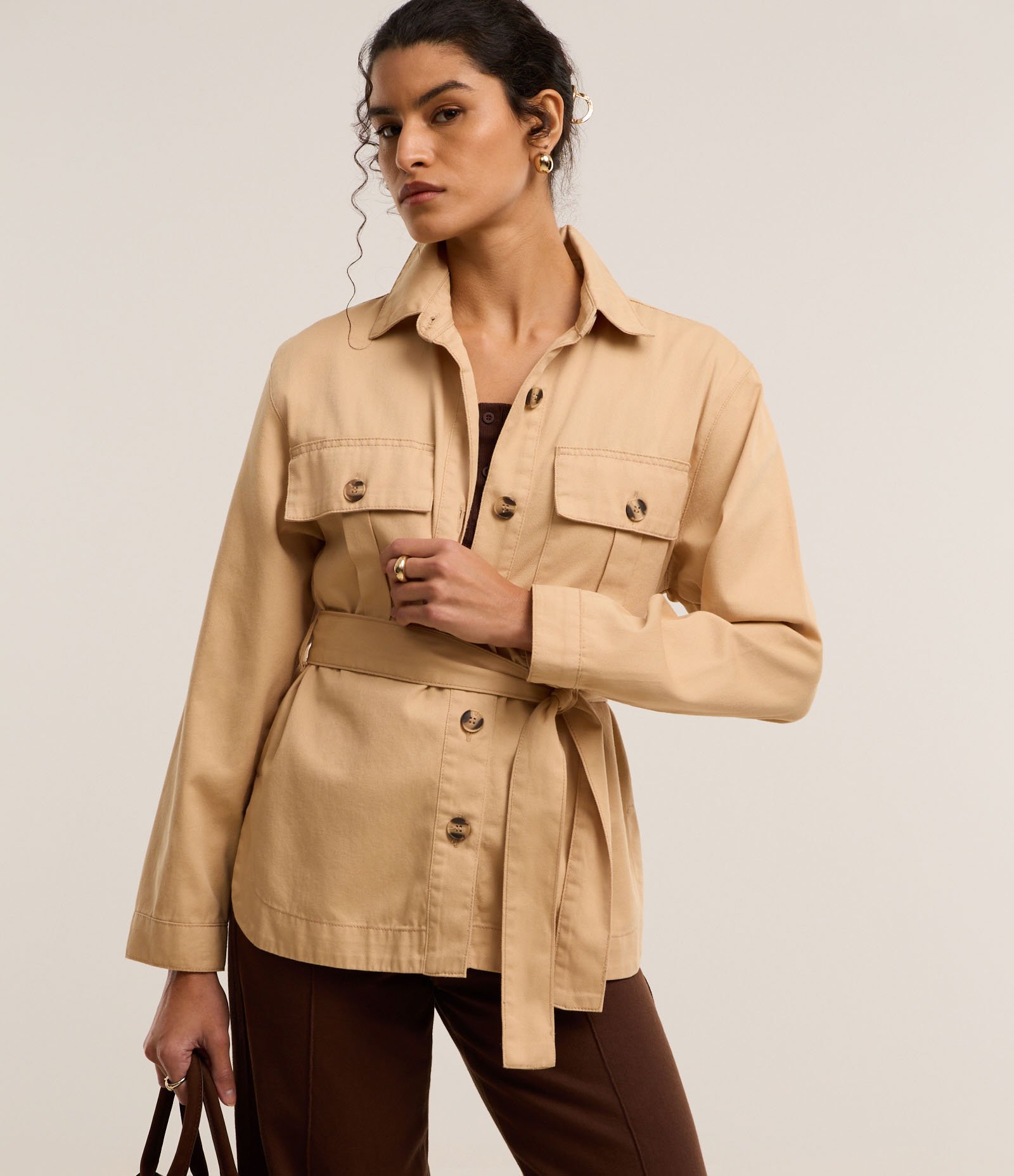 Jaqueta Trench Coat em Sarja com Bolsos e Amarração na Cintura Bege 1