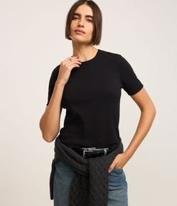 Blusa Básica Ajustada em Ribana com Gola Redonda
