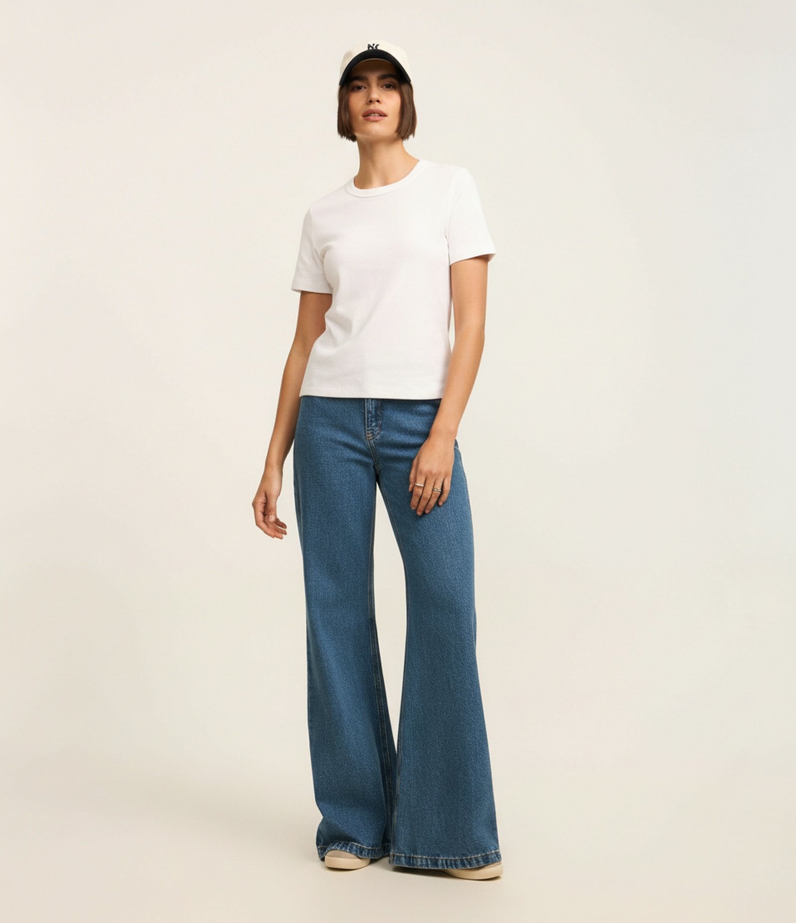 Blusa Básica em Ribana com Corte Ajustado Branco 4