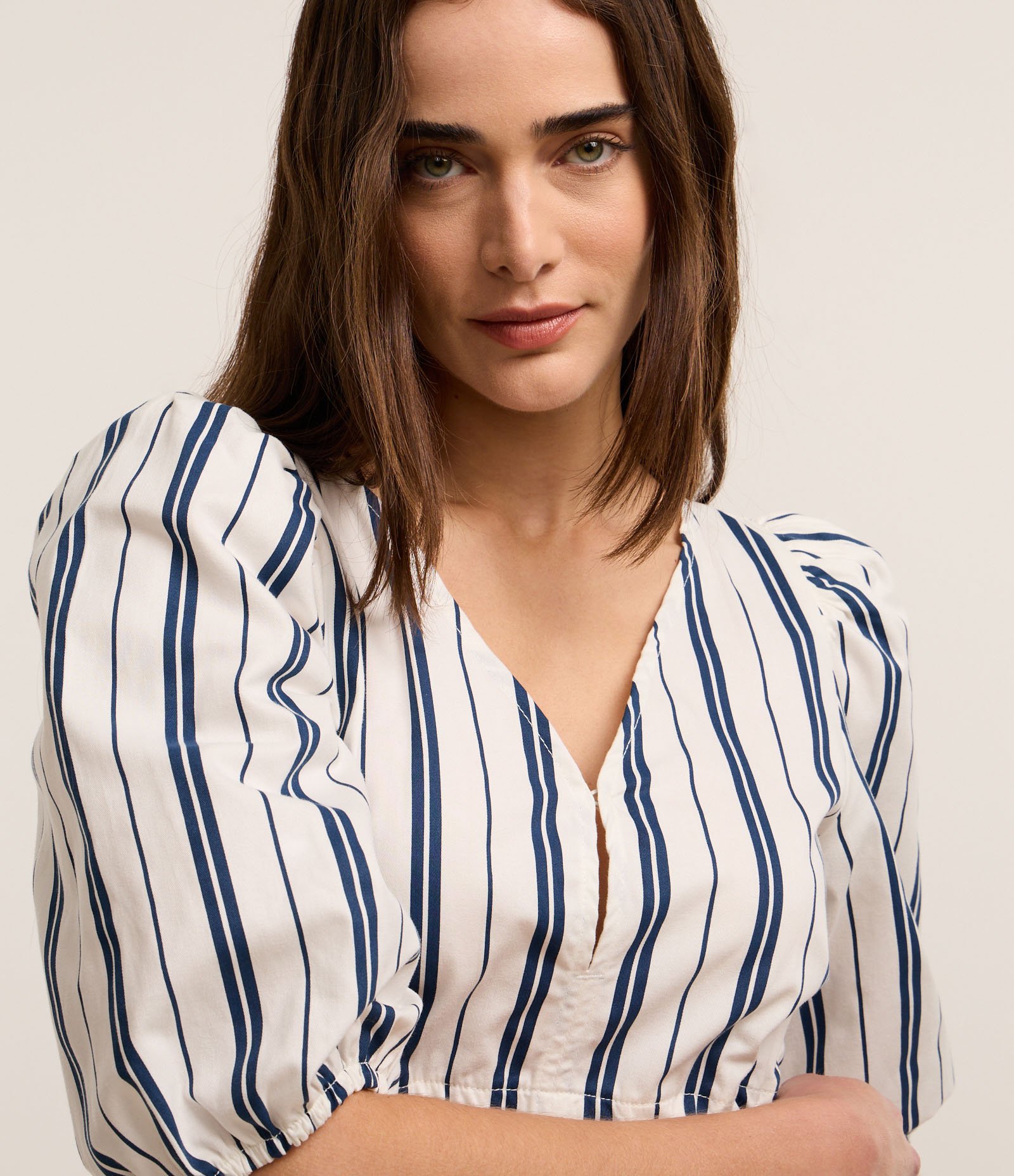 Blusa em Sarja com Manga Bufante com Amarração na Cintura Branco 5