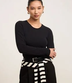 Blusa em Algodão com Gola Redonda