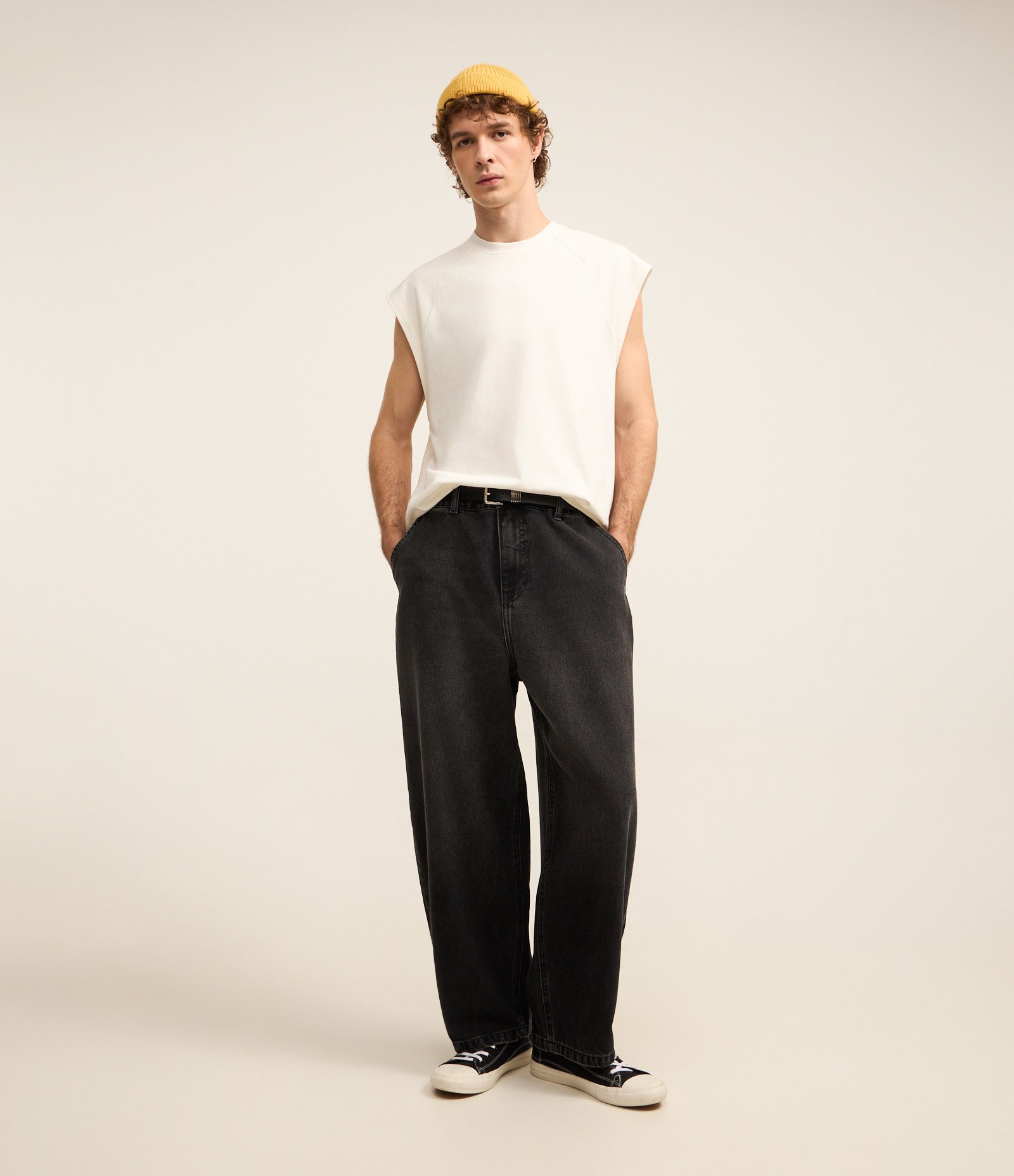 Regata Boxy em Malhão com Gola Raglan Branco 2