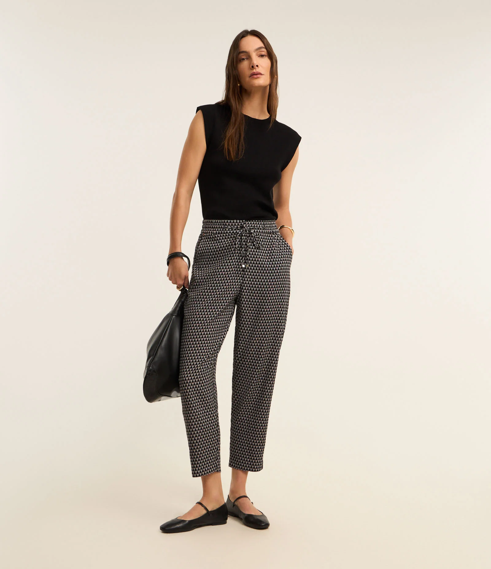 Calça em Crepe com Estampa Geométrica Cinza 1