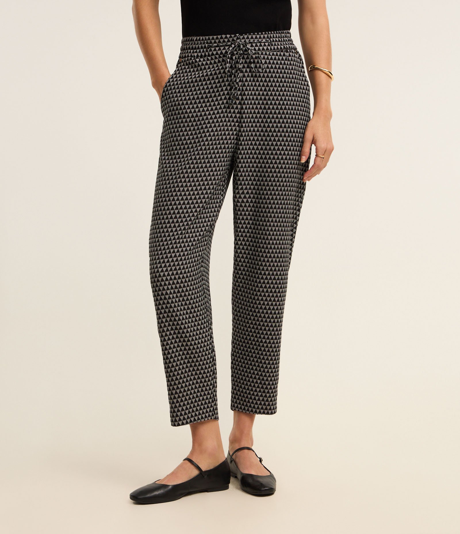 Calça em Crepe com Estampa Geométrica Cinza 3