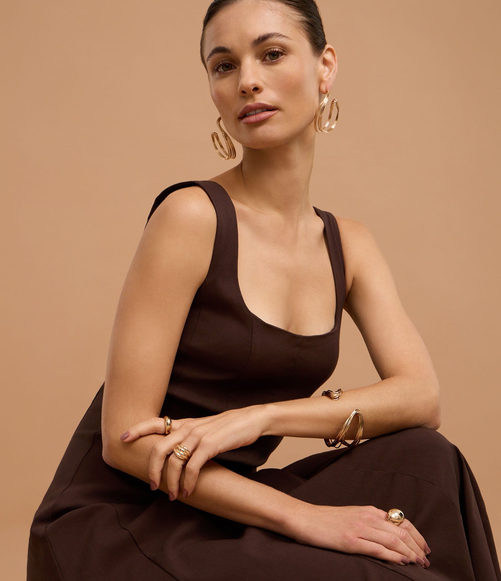 Vestido Evasê Midi em Viscose com Decote Quadrado e Recortes Marrom 6