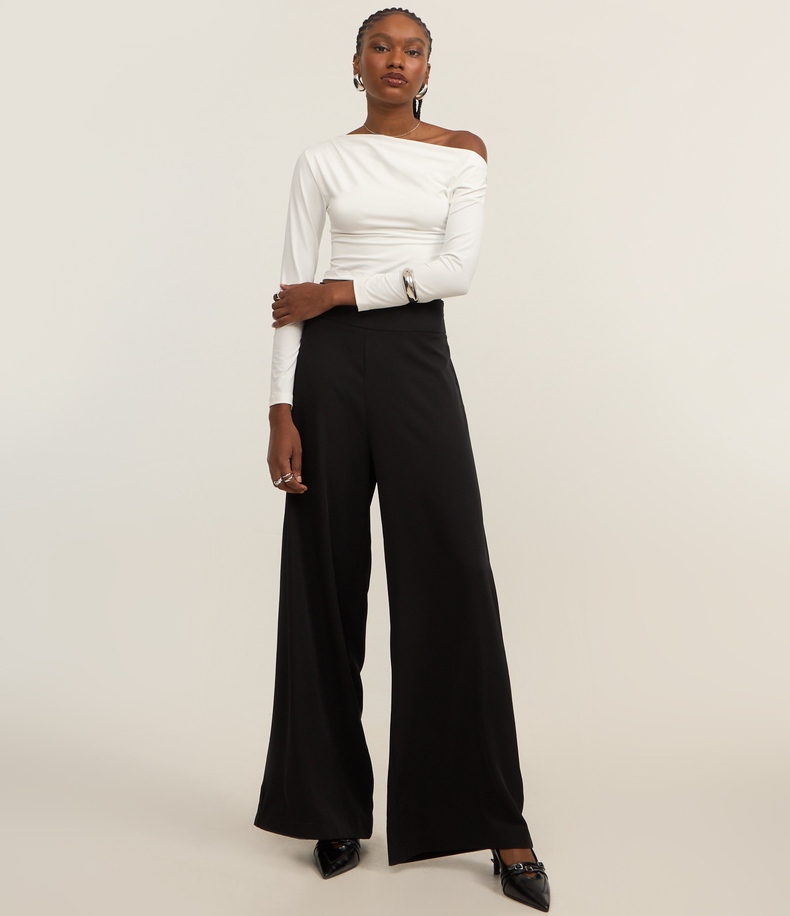 Blusa Curta com Decote Canoa e Manga Longa Branco 2