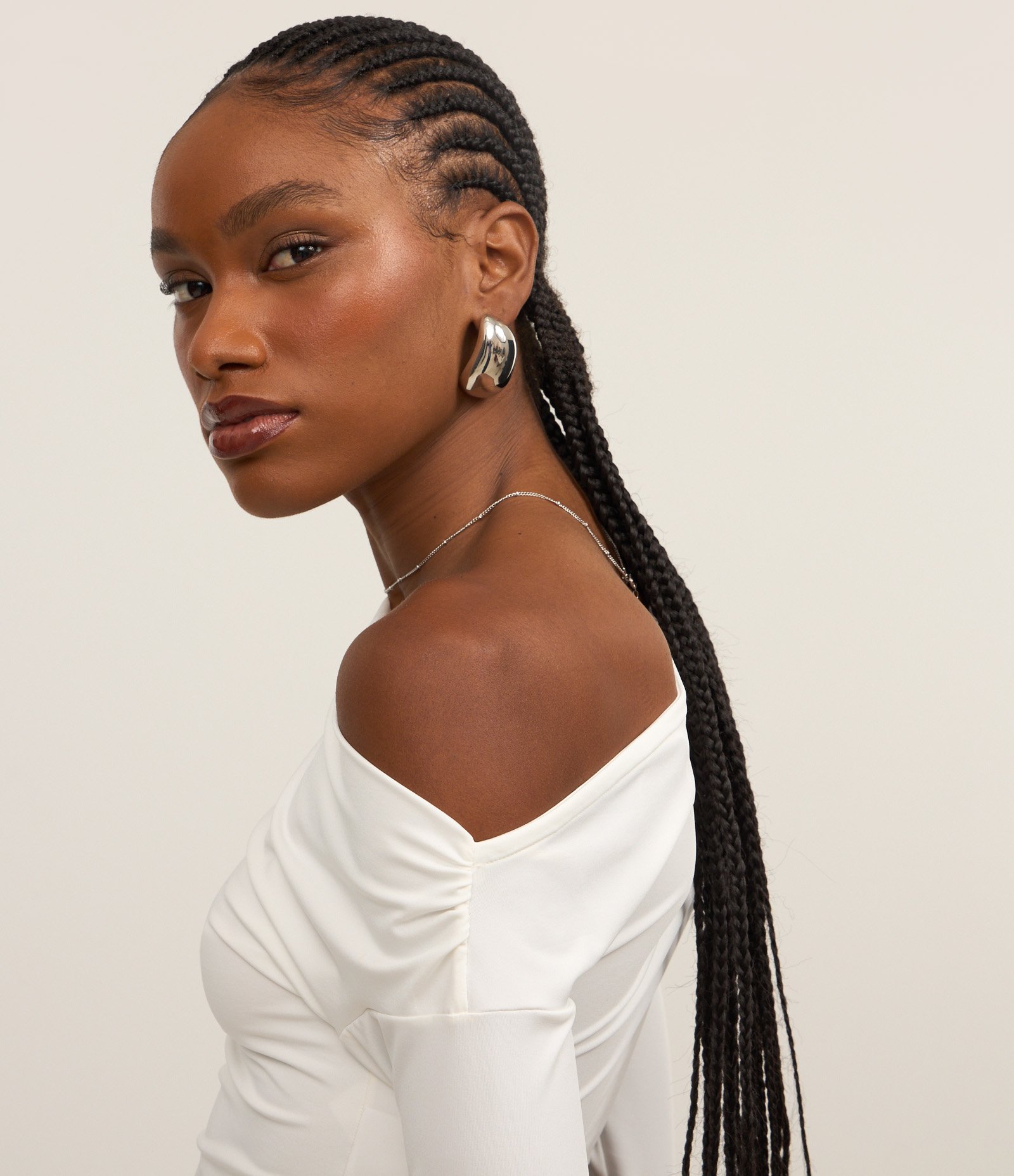 Blusa Curta com Decote Canoa e Manga Longa Branco 3