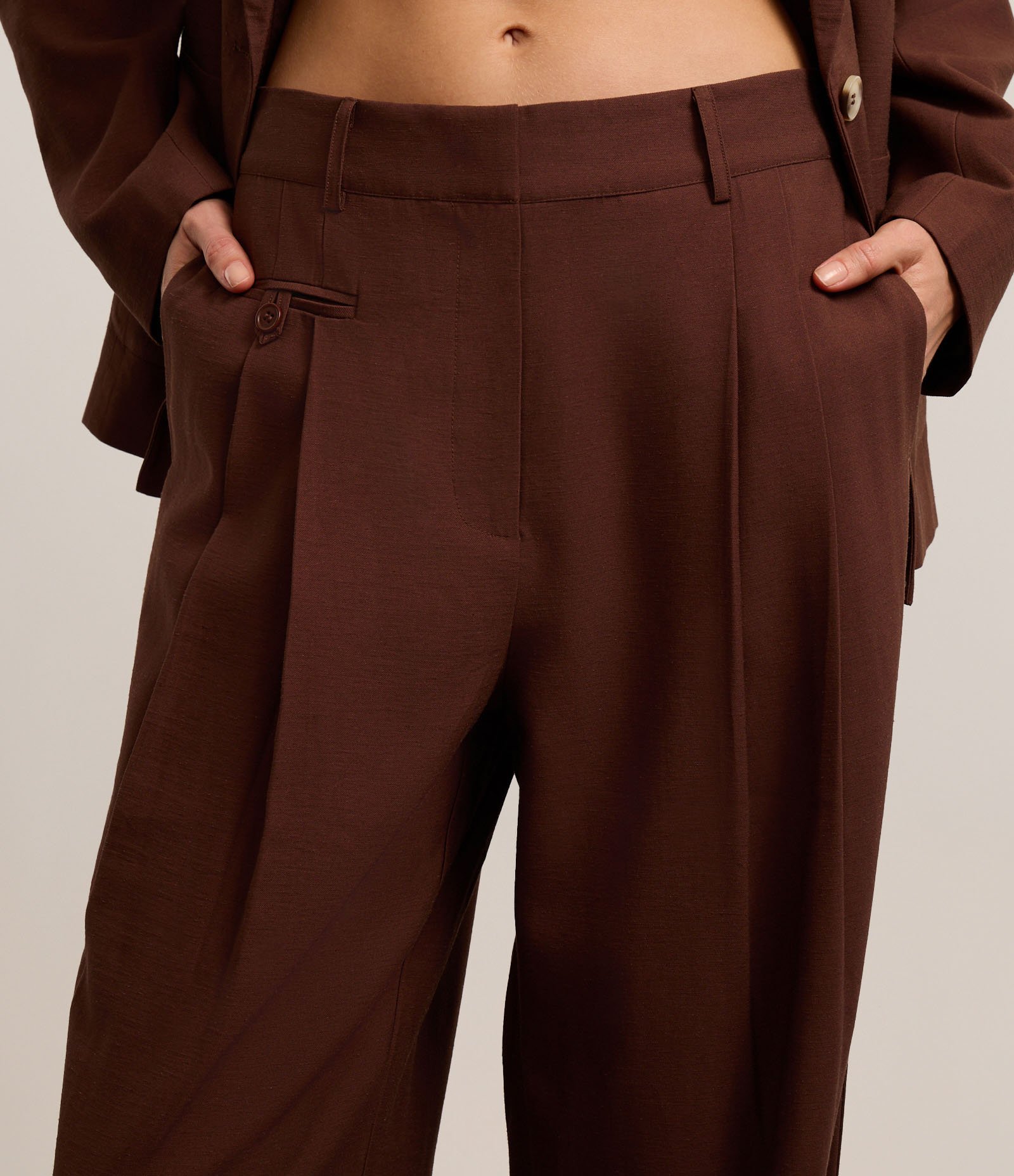Calça Wide Leg Alfaiatada Cintura Alta em VIscolinho Marrom 4