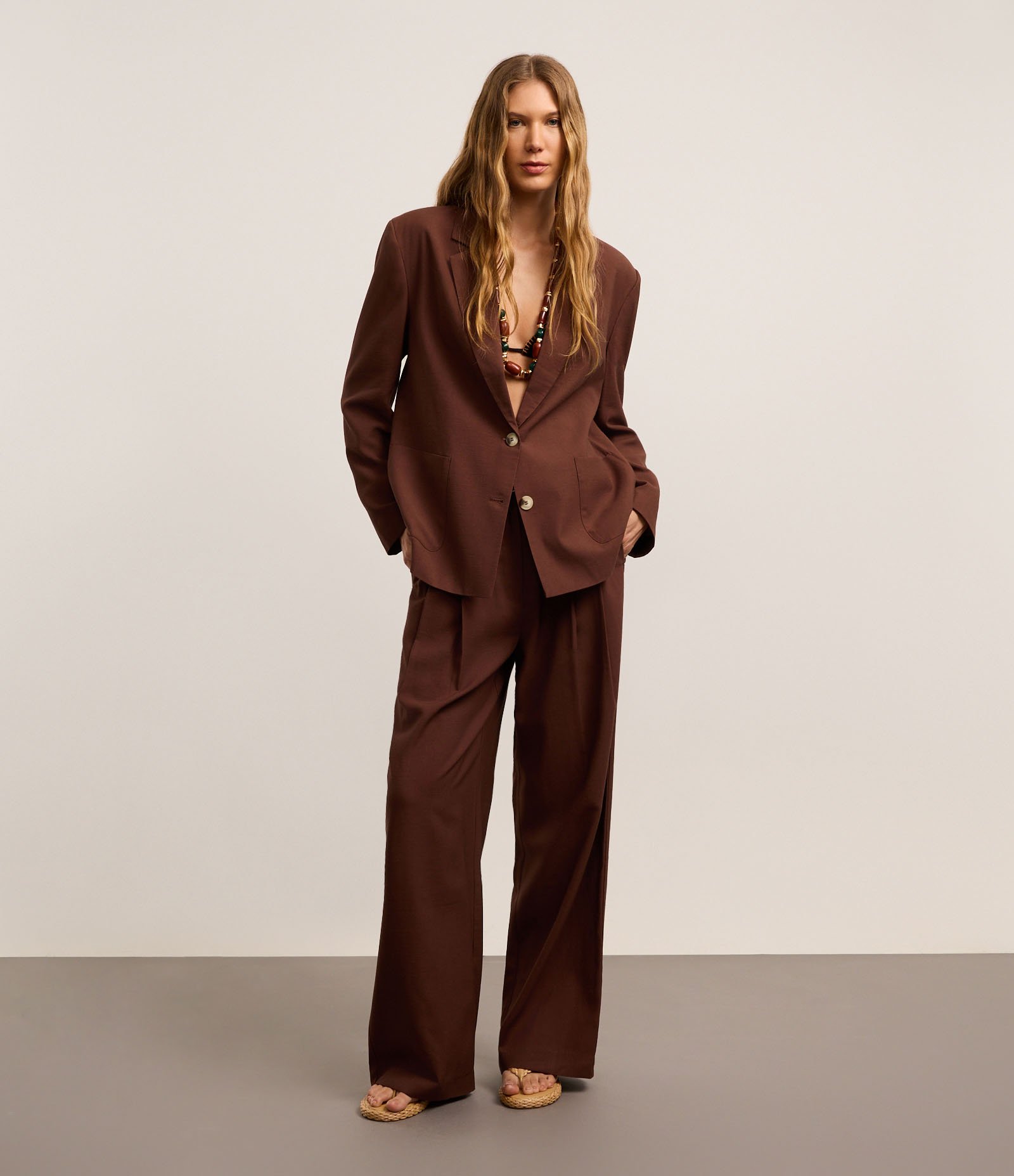 Calça Wide Leg Alfaiatada Cintura Alta em VIscolinho Marrom 5