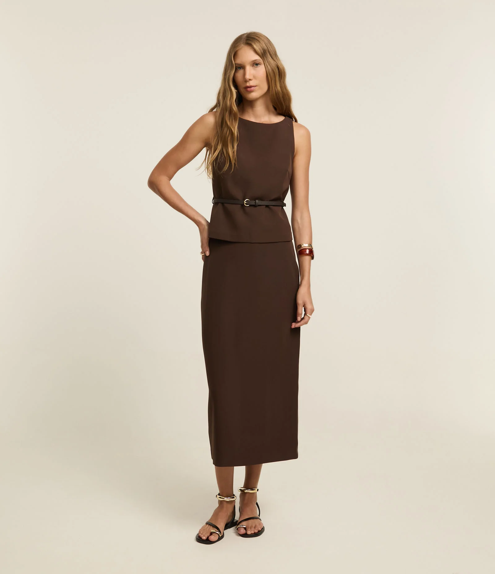 Blusa Alfaiatada com Cinto de Fivela Redonda Marrom 2