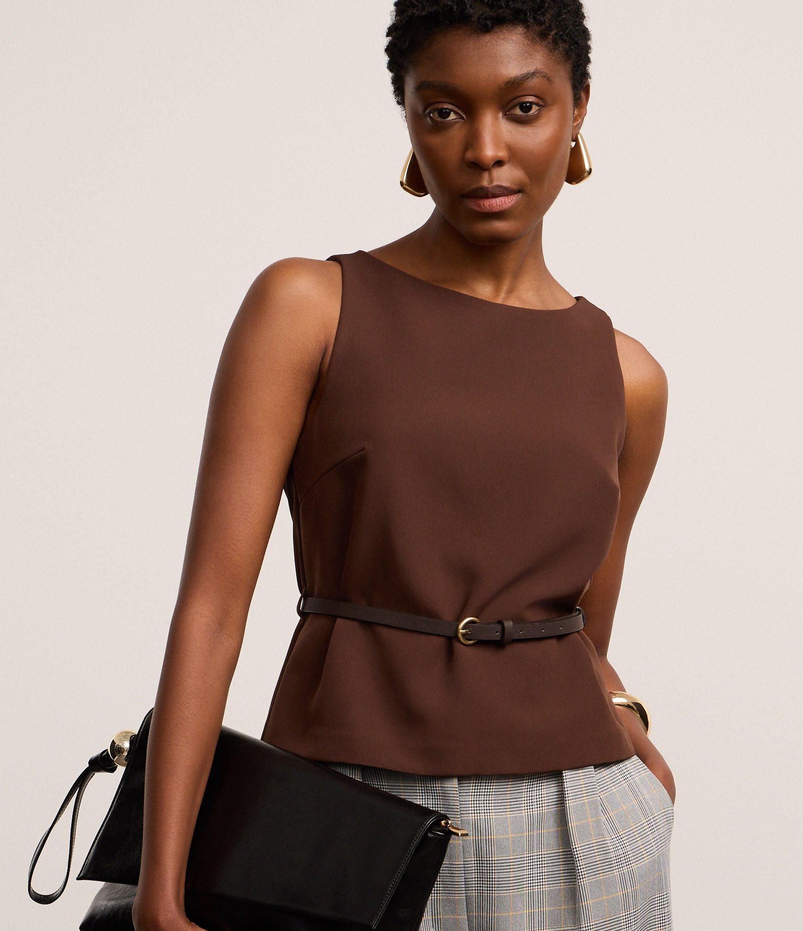 Blusa Alfaiatada com Cinto de Fivela Redonda Marrom 3