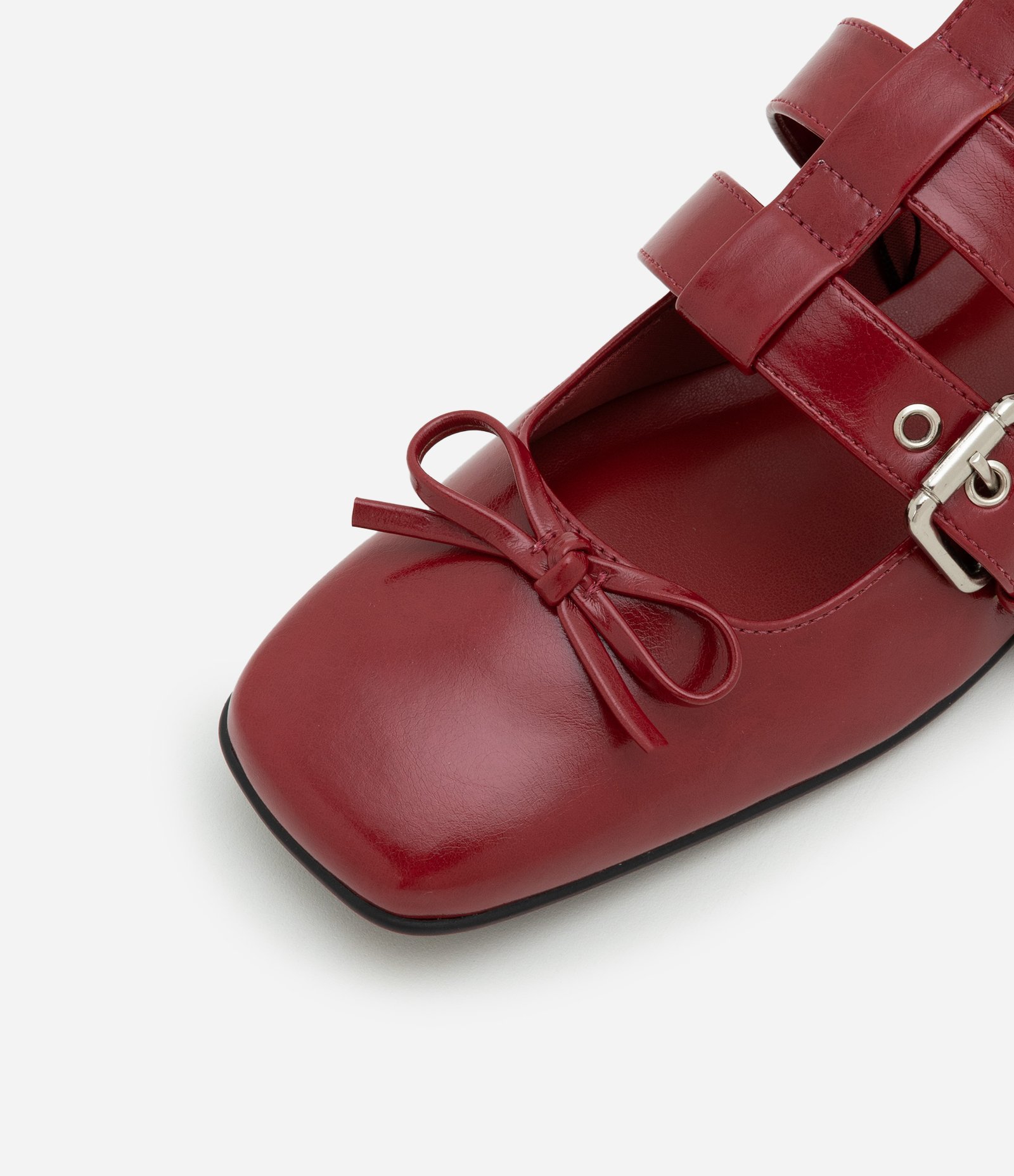 Sapatilha com Tiras Largas Lacinhos e Detalhes em Ilhós Vermelho 4