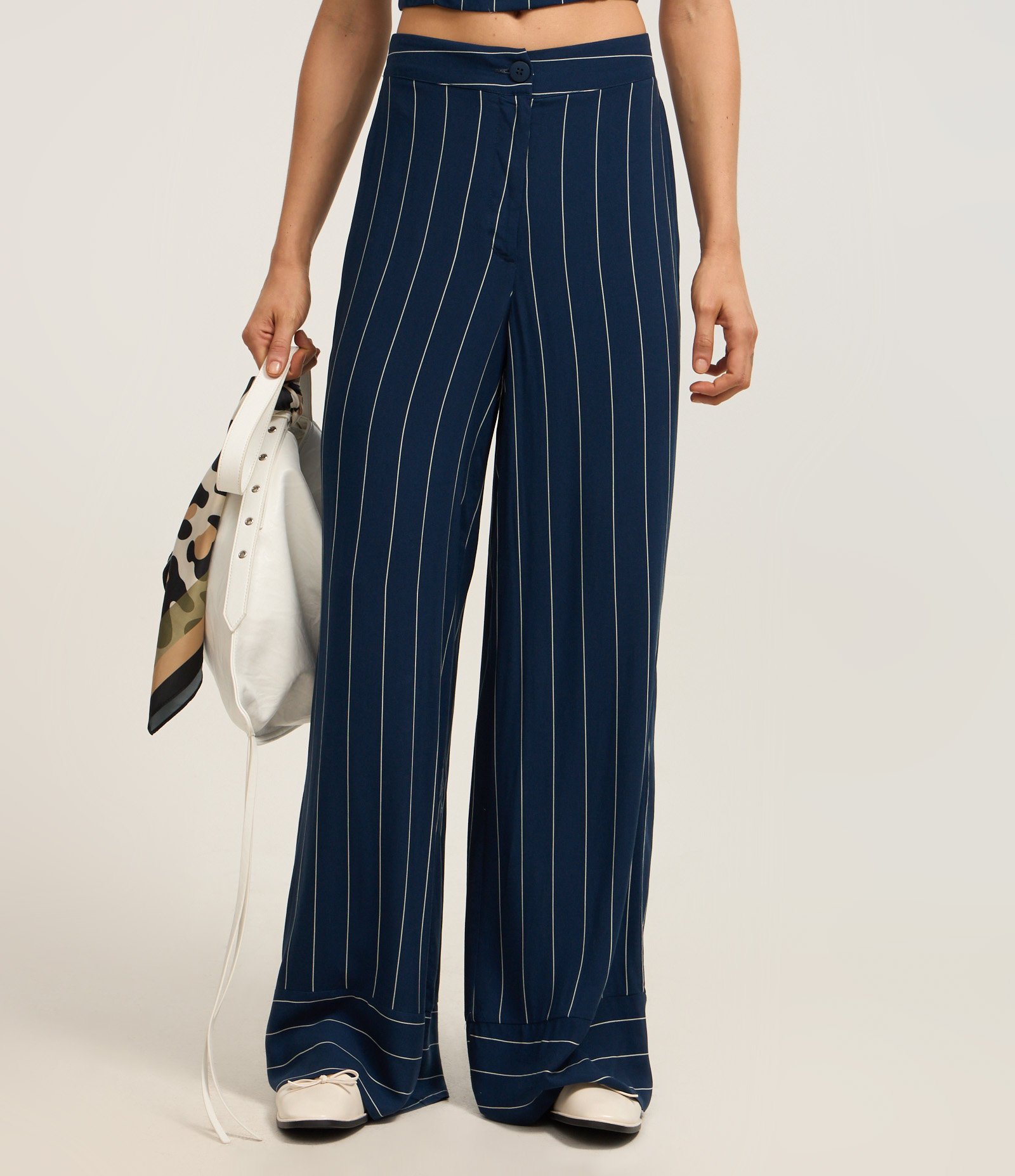 Calça Reta de Cintura Alta com Listras e Barra Larga Azul Marinho 3
