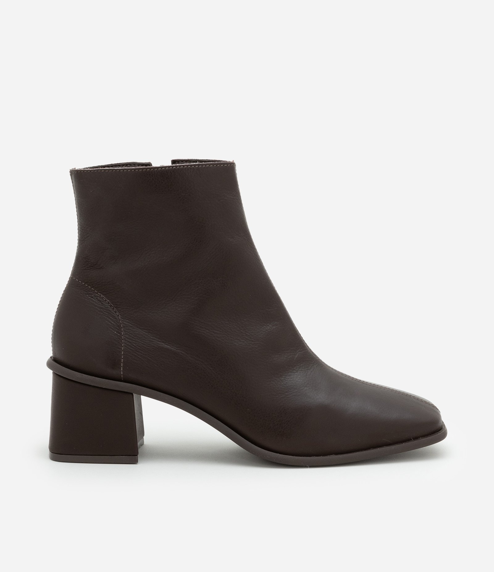 Bota Cano Médio em Couro com Bico Quadrado e Salto Bloco Marrom 2