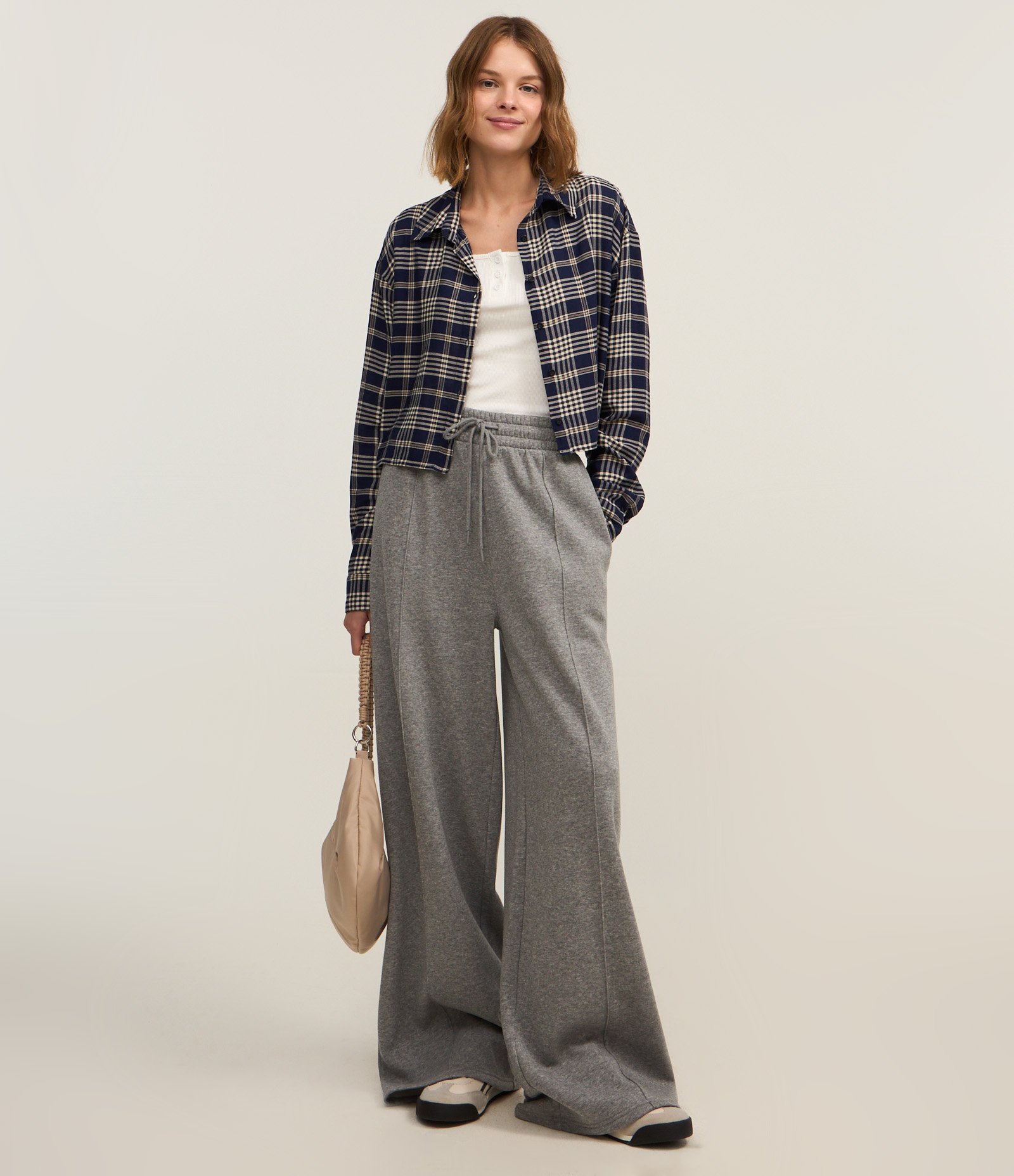 Camisa Cropped em Chalis com Estampa Xadrez Azul 2