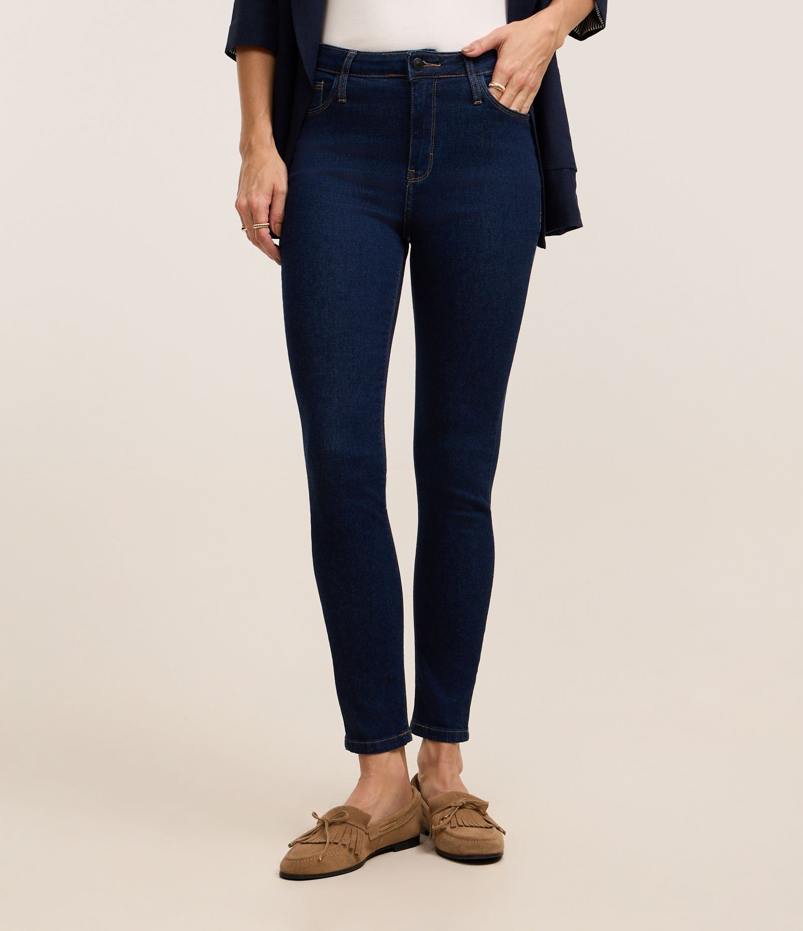 Calça Jeans Skinny com Elastano e Cintura Média Azul Escuro 3