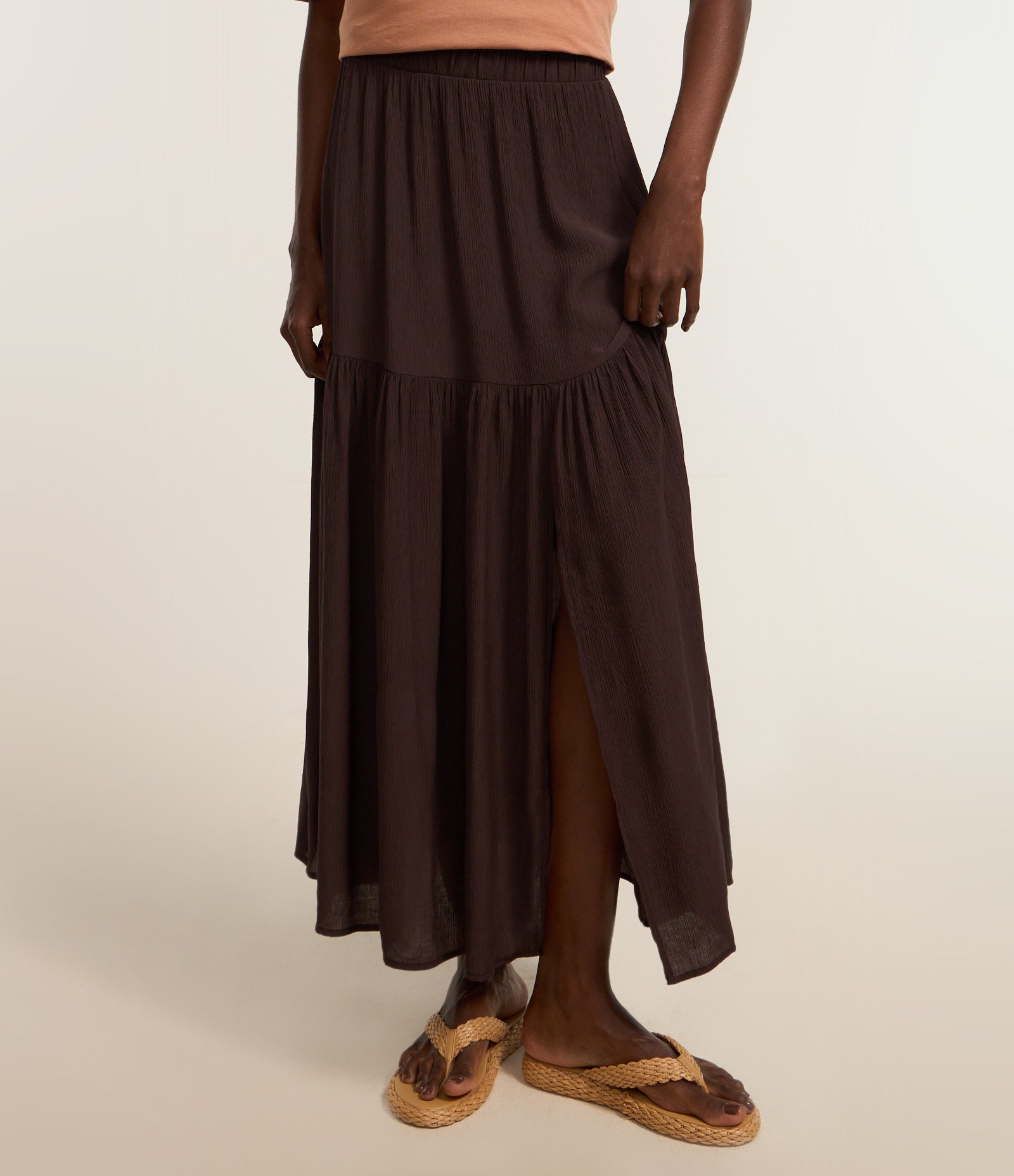 Saia New Midi em Crepe com Babado e Cós Elástico Java Marrom 3