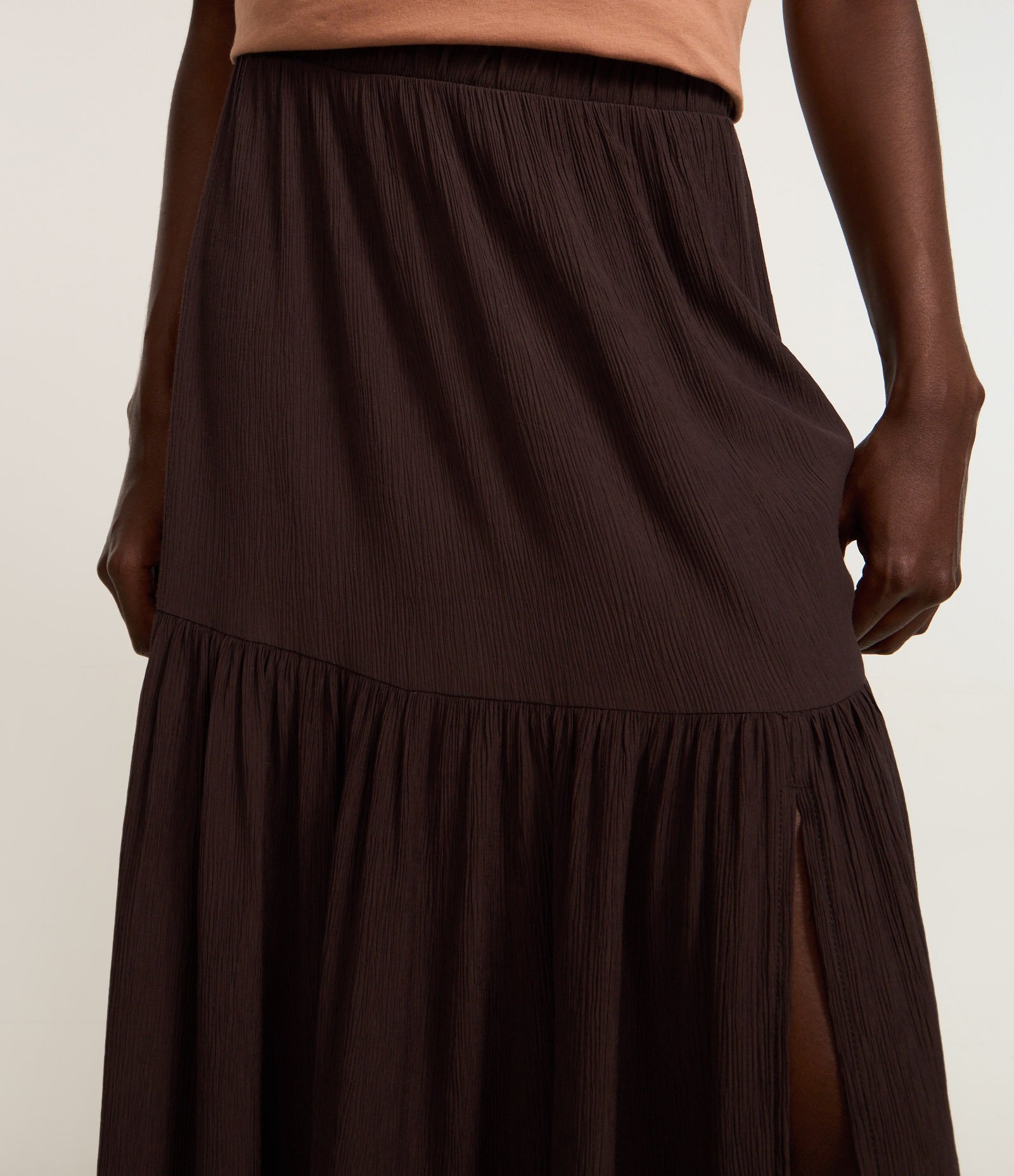 Saia New Midi em Crepe com Babado e Cós Elástico Java Marrom 4