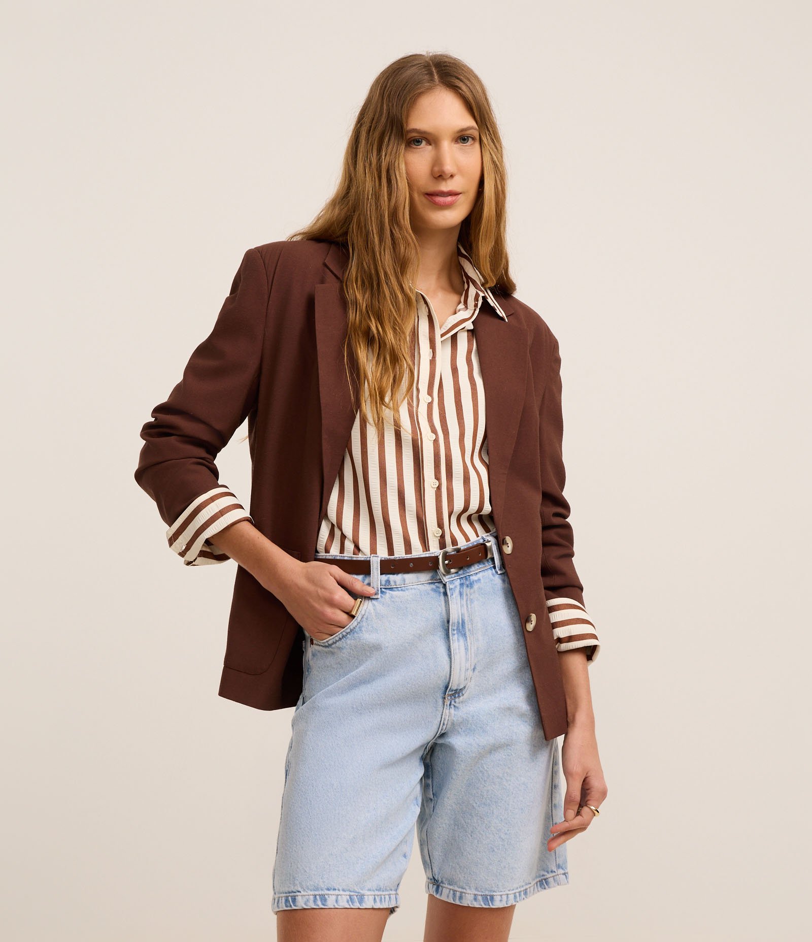 Bermuda Regular em Jeans com Cintura Alta Claro 2