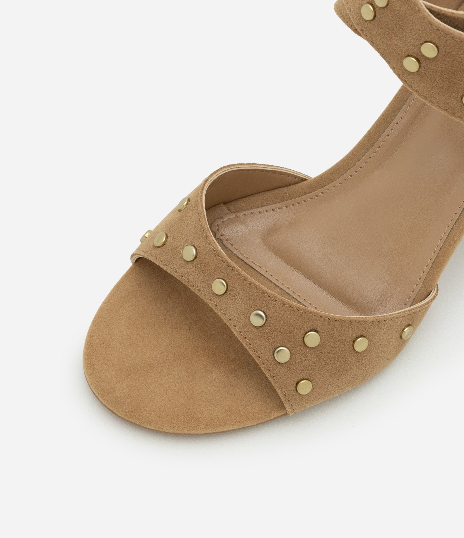 Sandália em Material Sintético com Tachinhas Aplicadas Marrom 5