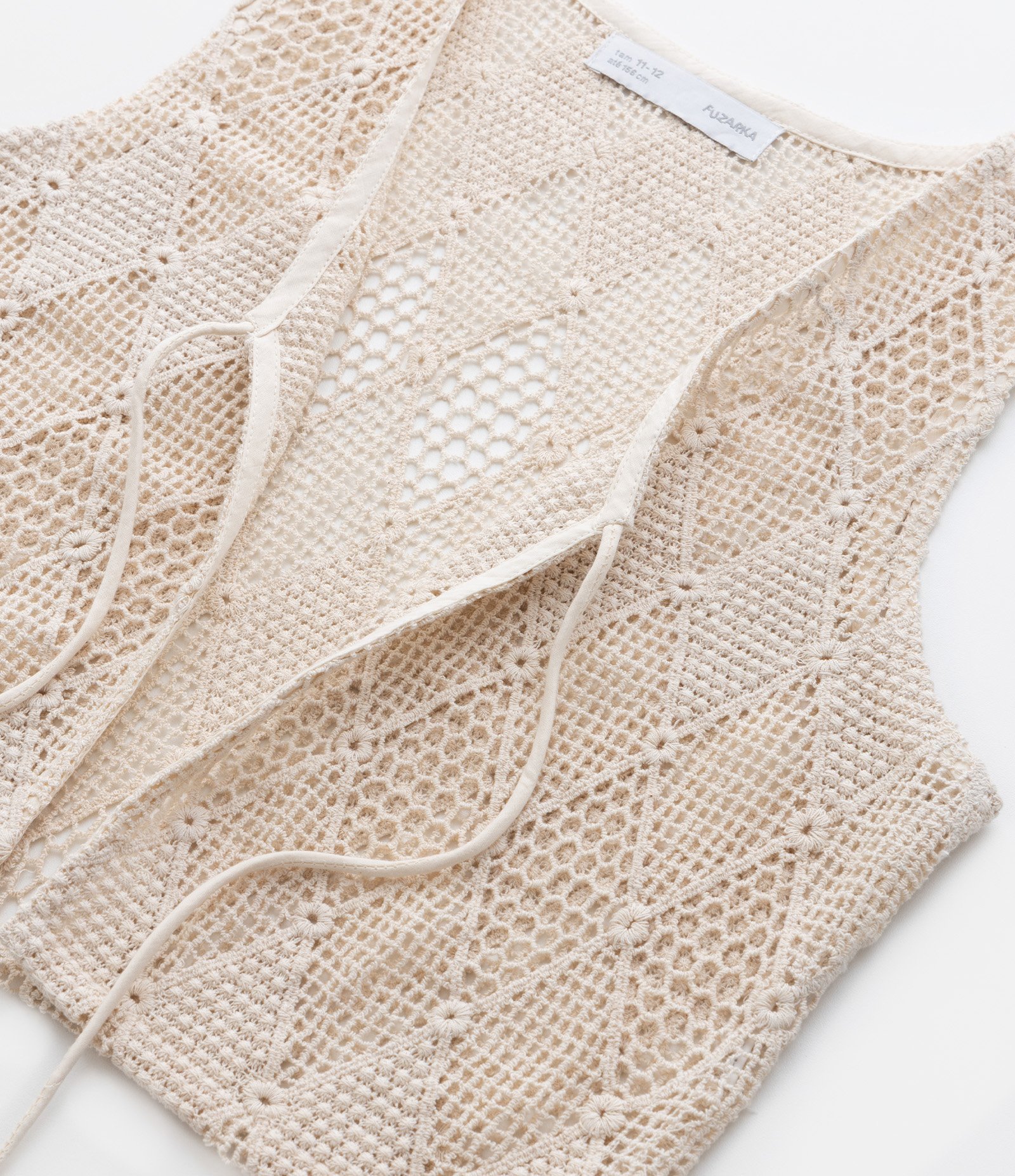 Colete Infantil em Tricô com Amarração - Tam 5 a 14 Anos Bege 4