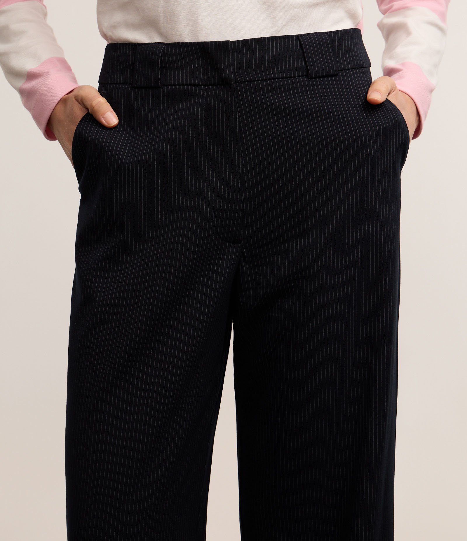 Calça Reta Alfaiatada Listrada com Cintura Alta e Fio Tinto Azul Marinho 4