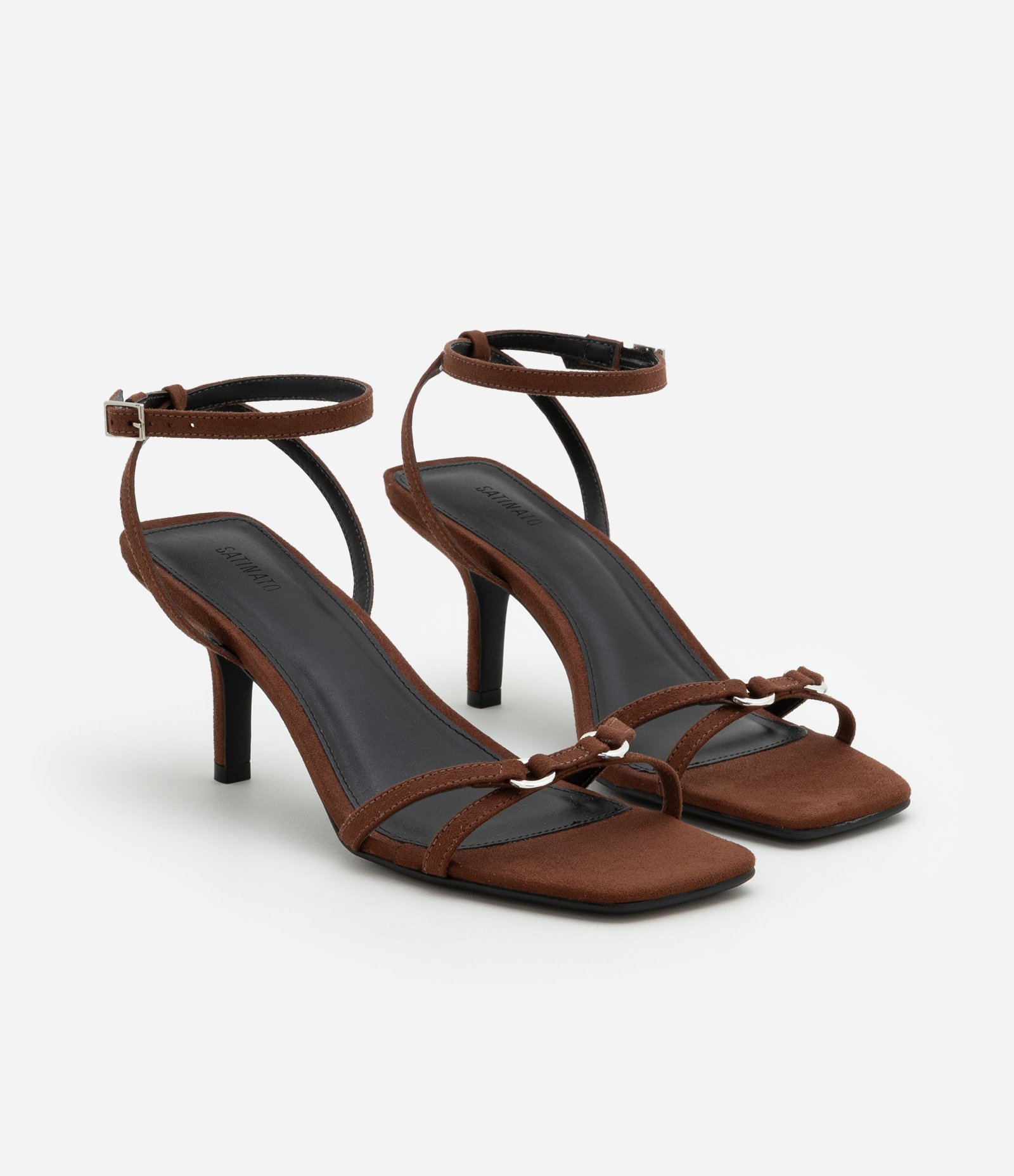 Sandália com Tiras Finas e Detalhes de Argolinhas Marrom 3