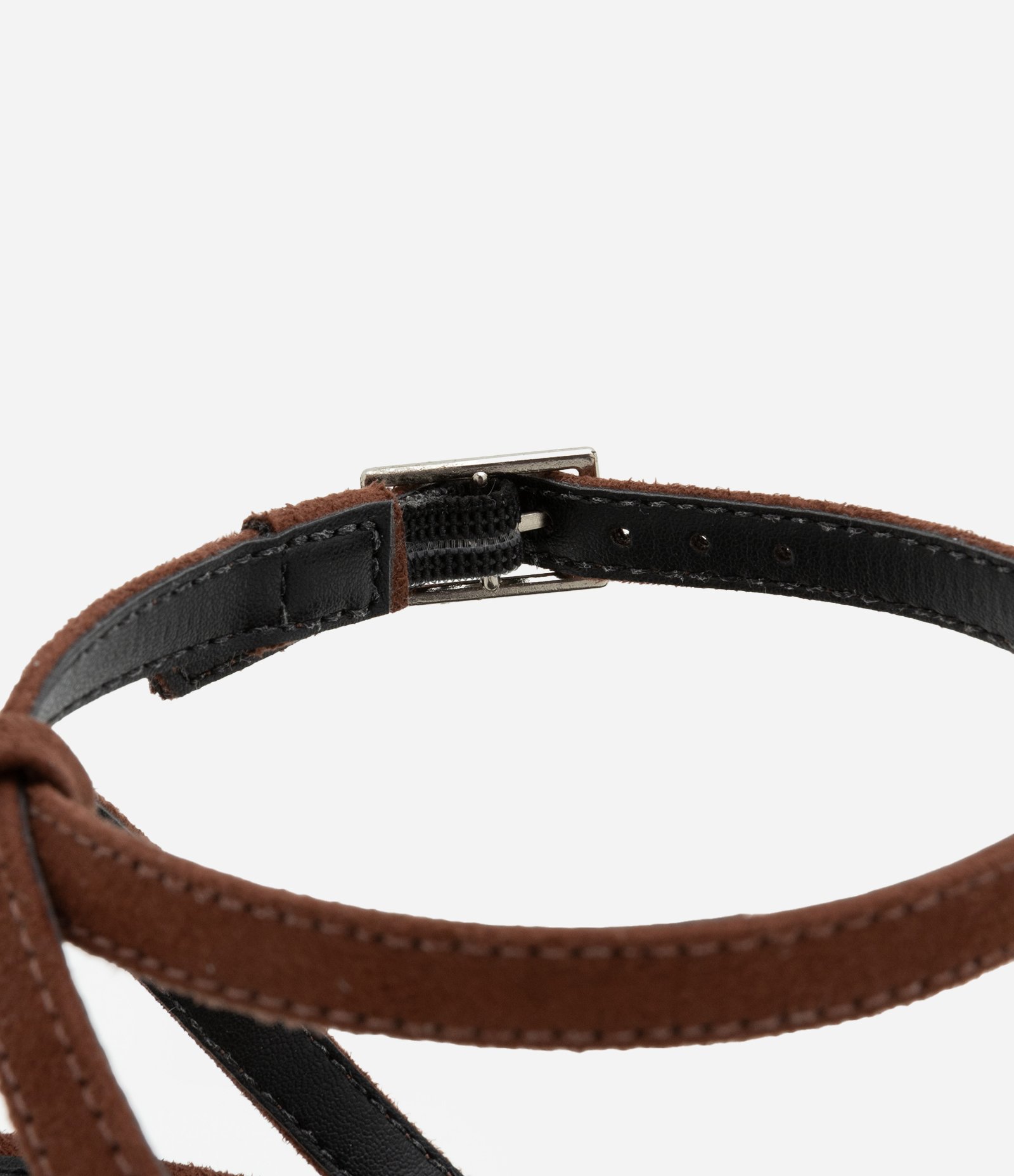 Sandália com Tiras Finas e Detalhes de Argolinhas Marrom 5