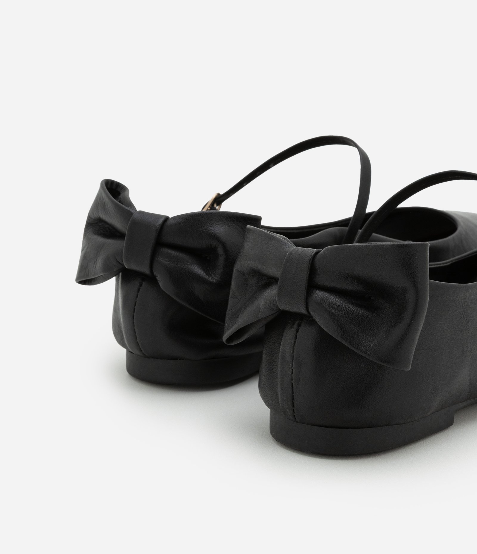 Sapatilha em Couro com Laço no Calcanhar Preto 3