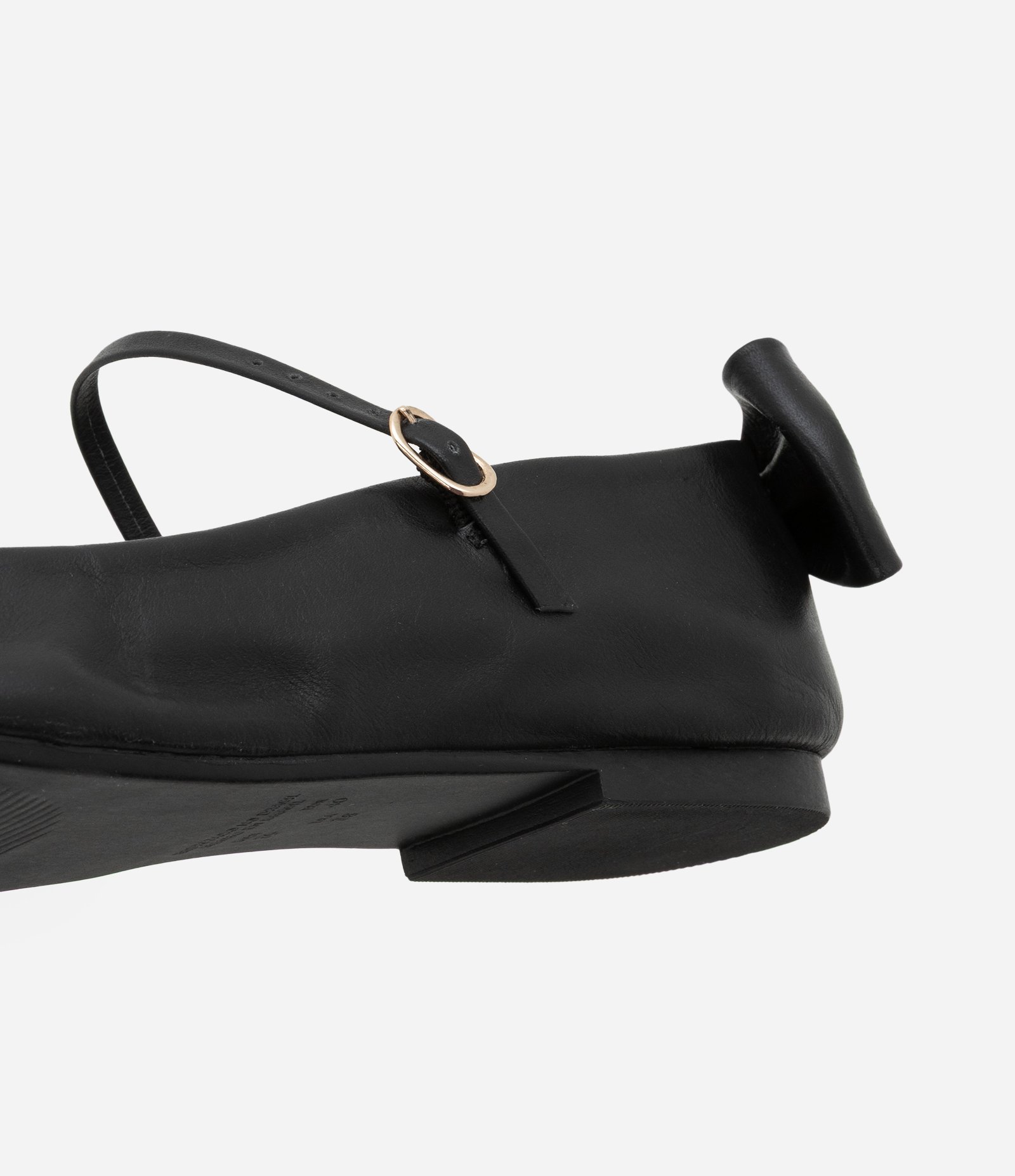 Sapatilha em Couro com Laço no Calcanhar Preto 5