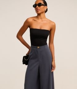 Calça Pantalona Alfaiataria com Cinto e Fivela de Metal