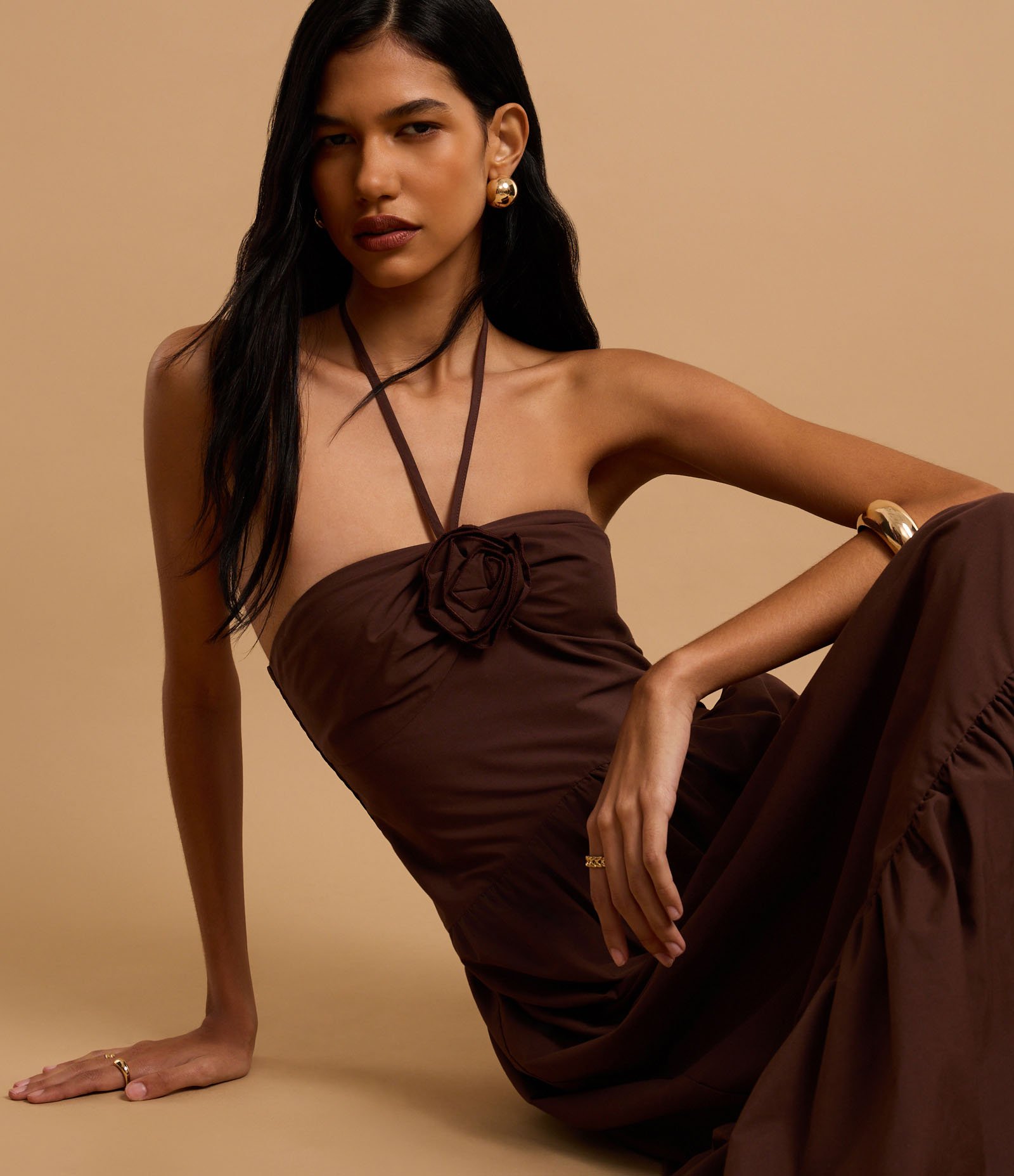 Vestido Evasê Midi en Tricoline com Flor de Tecido Marrom 2