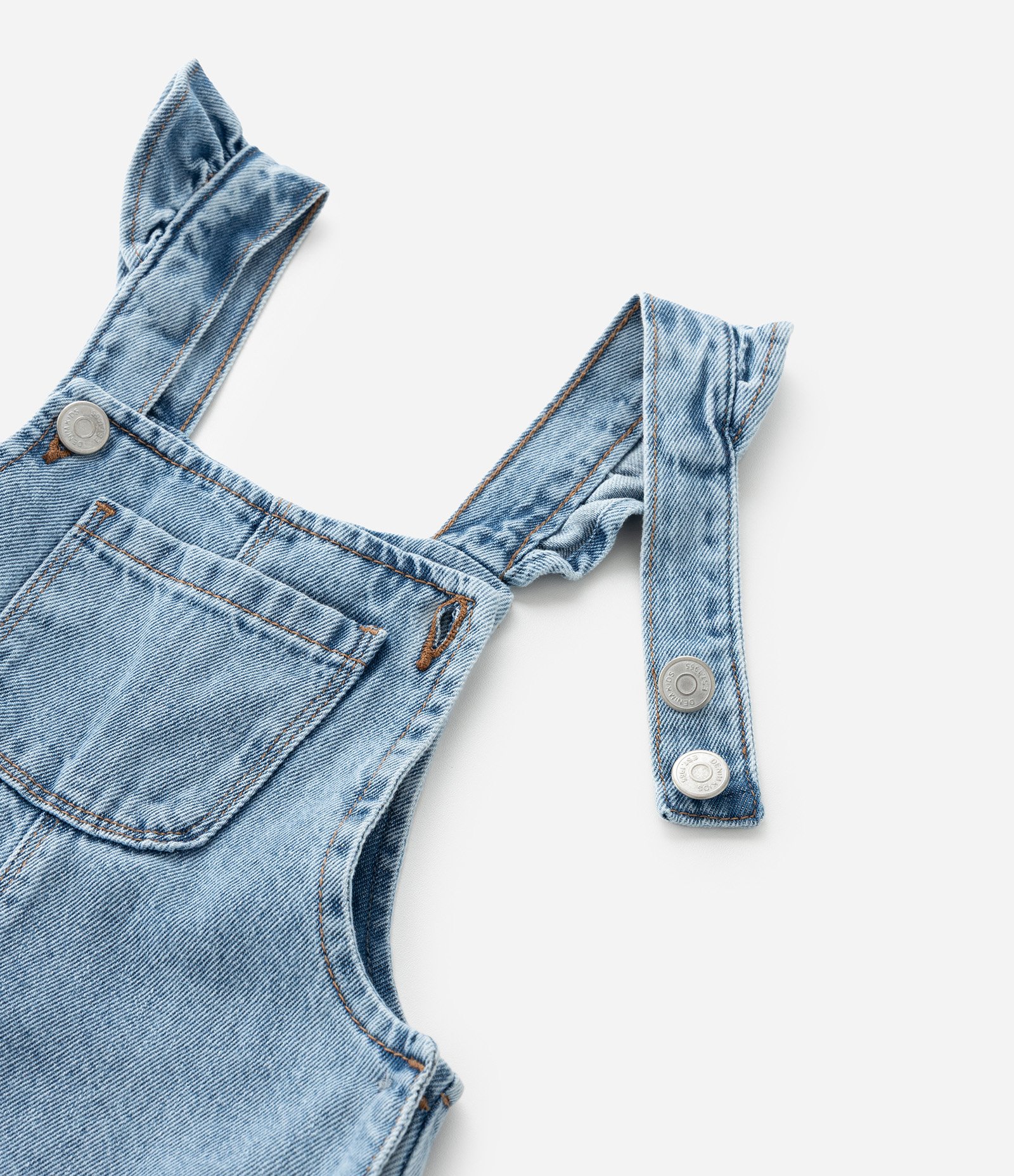 Jardineira Infantil em Jeans com Margaridas Bordadas nas Laterais - Tam 1 a 6 Anos Azul 7