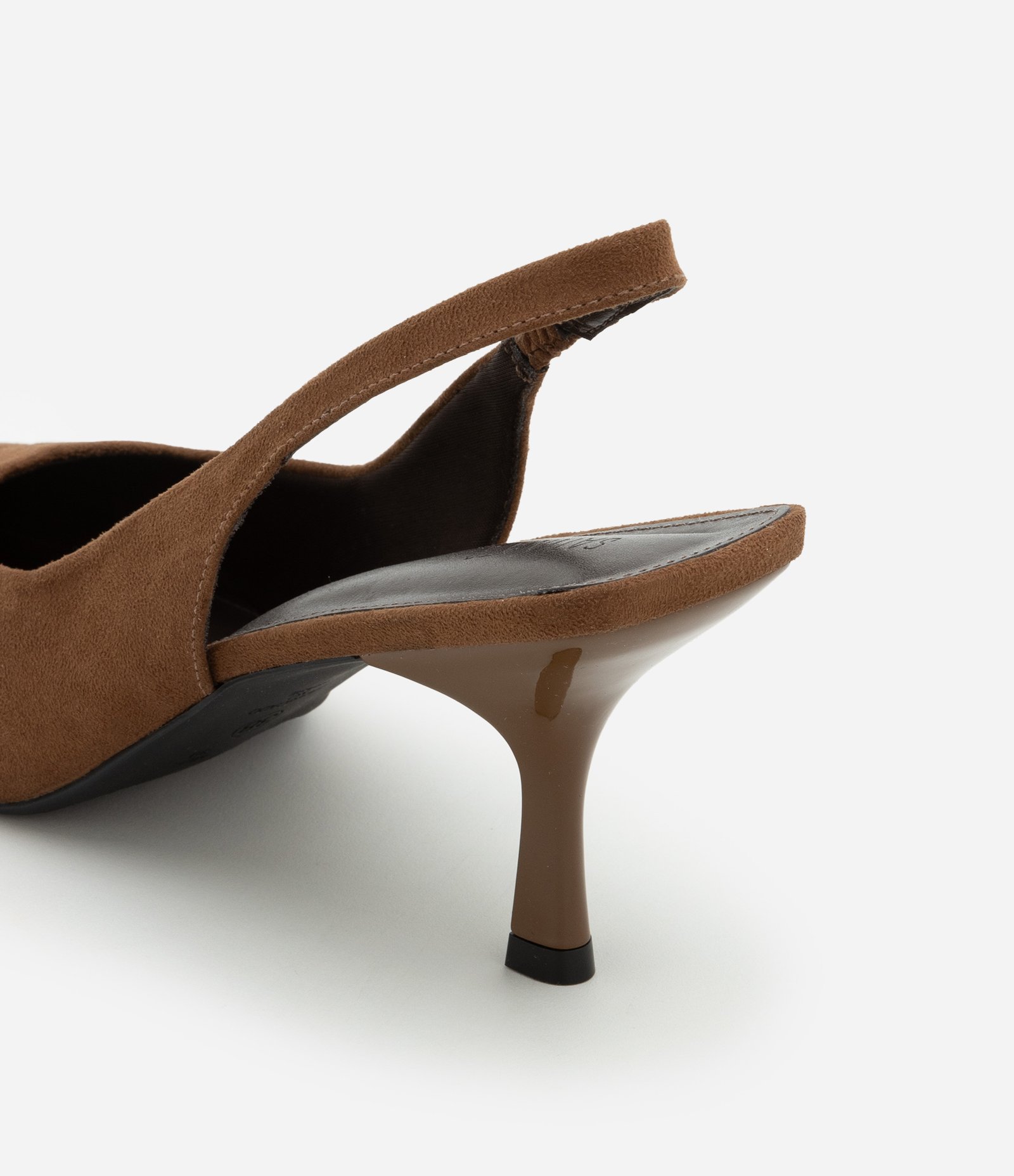 Sapato Scarpin Slingback com Bico Fino Marrom 3